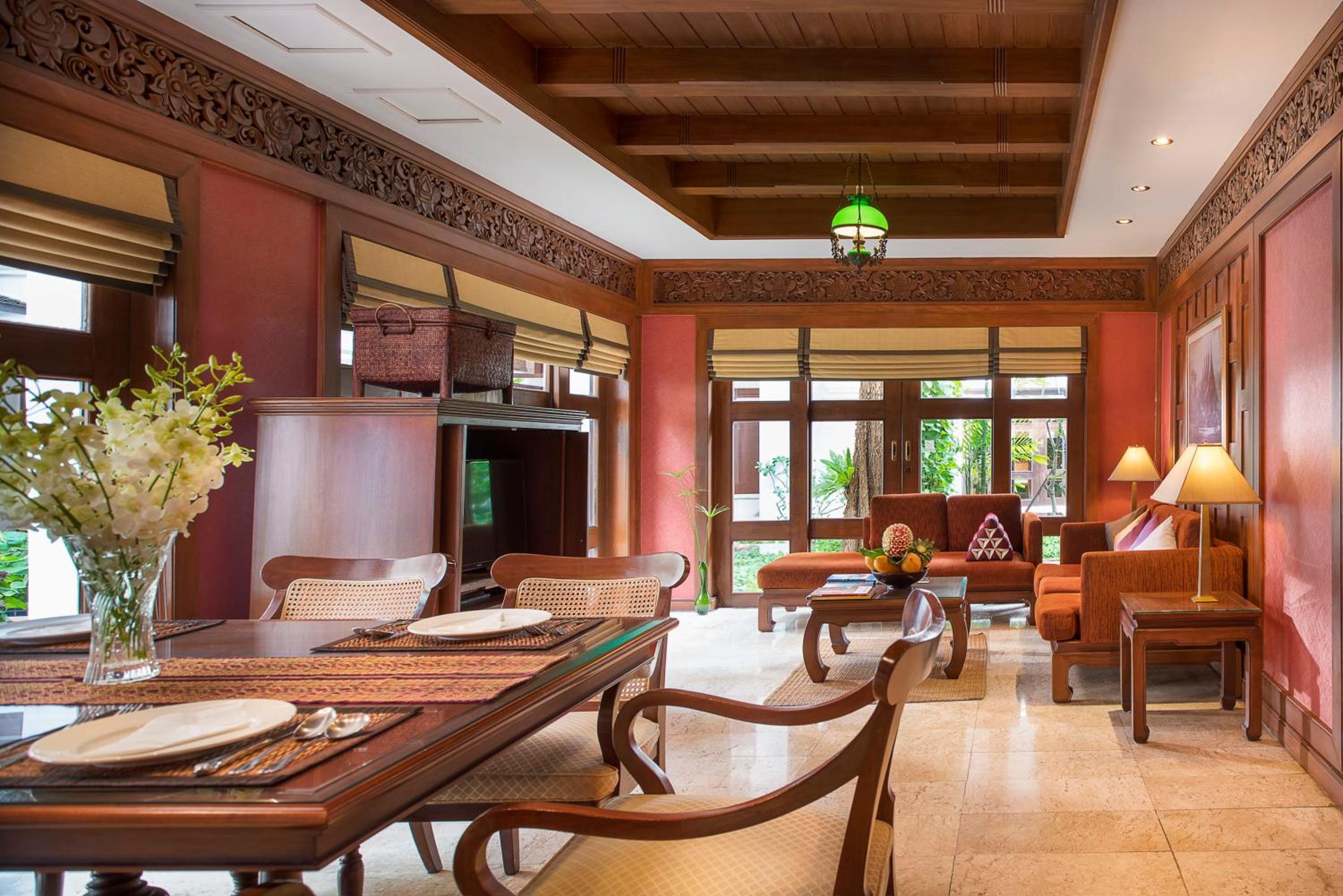 Lobby & Reception
