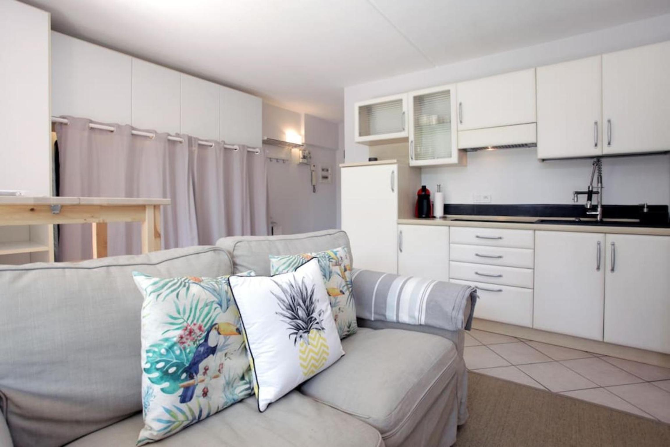 Beautiful studio close to beach private parking view 3