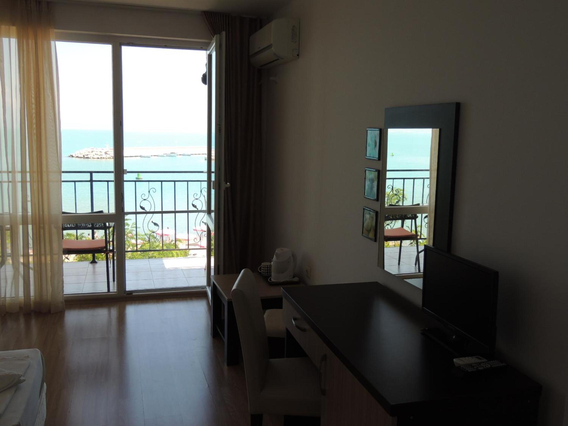 Villa Lazuren Bryag view 4
