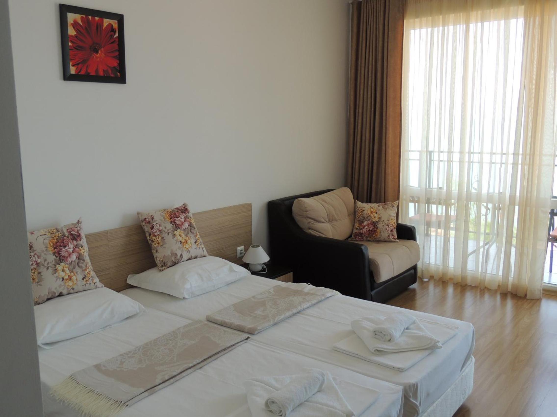 Villa Lazuren Bryag view 3