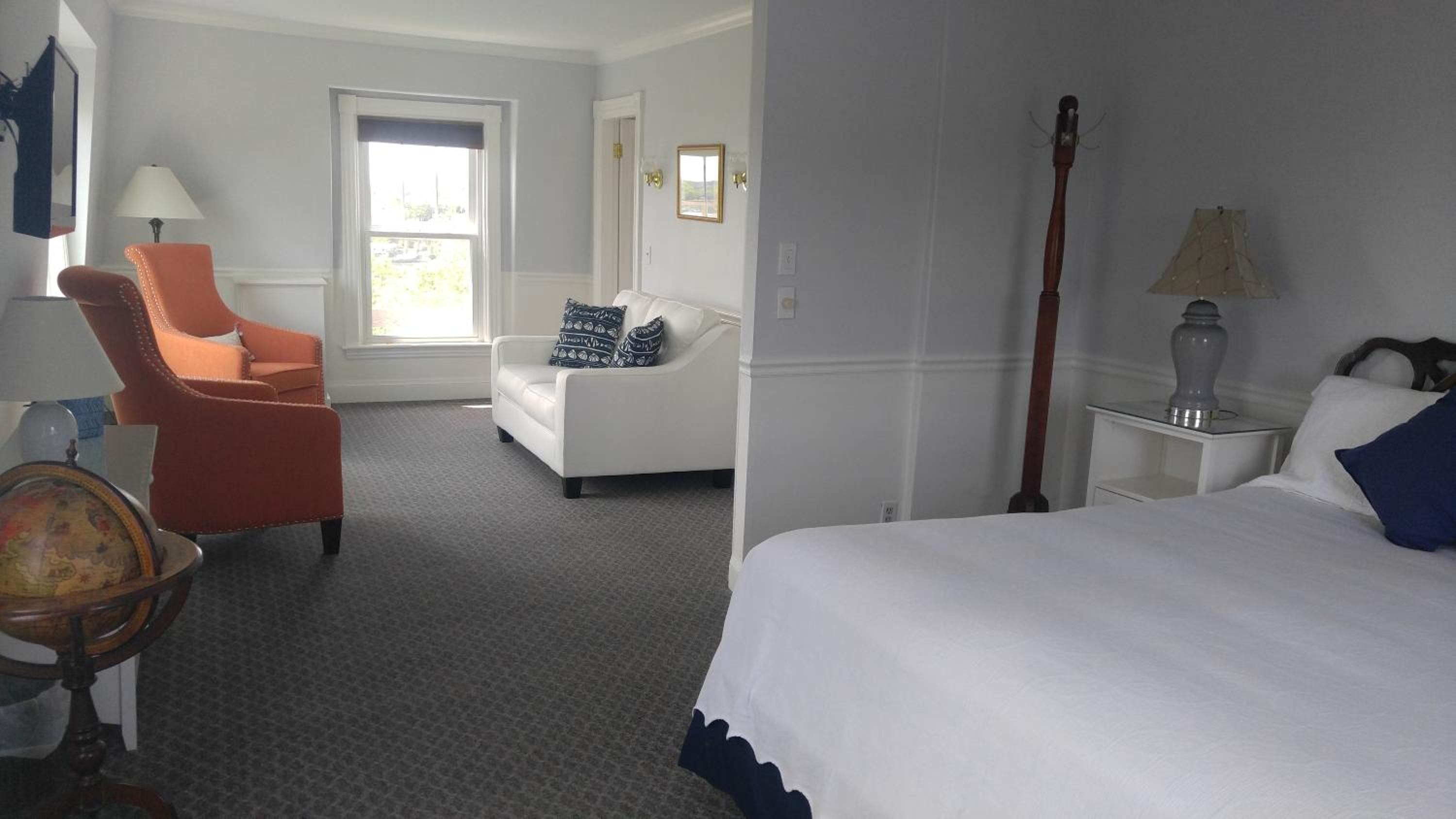 Harbor House Inn