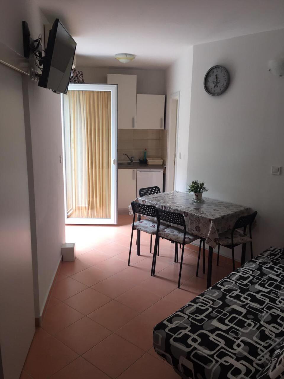Apartments Bobbi view 4