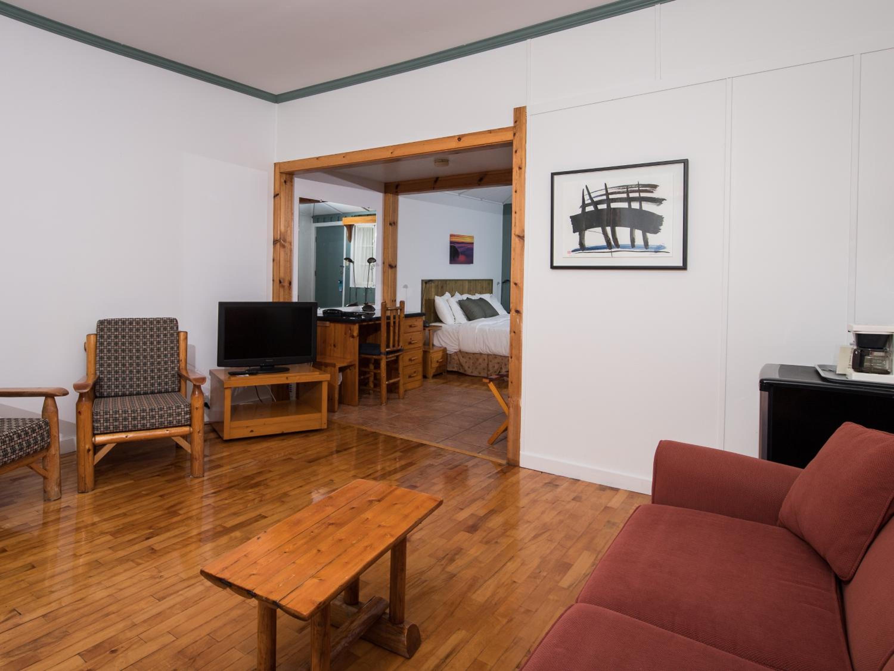 Au Pic de l'Aurore Motel-Chalets