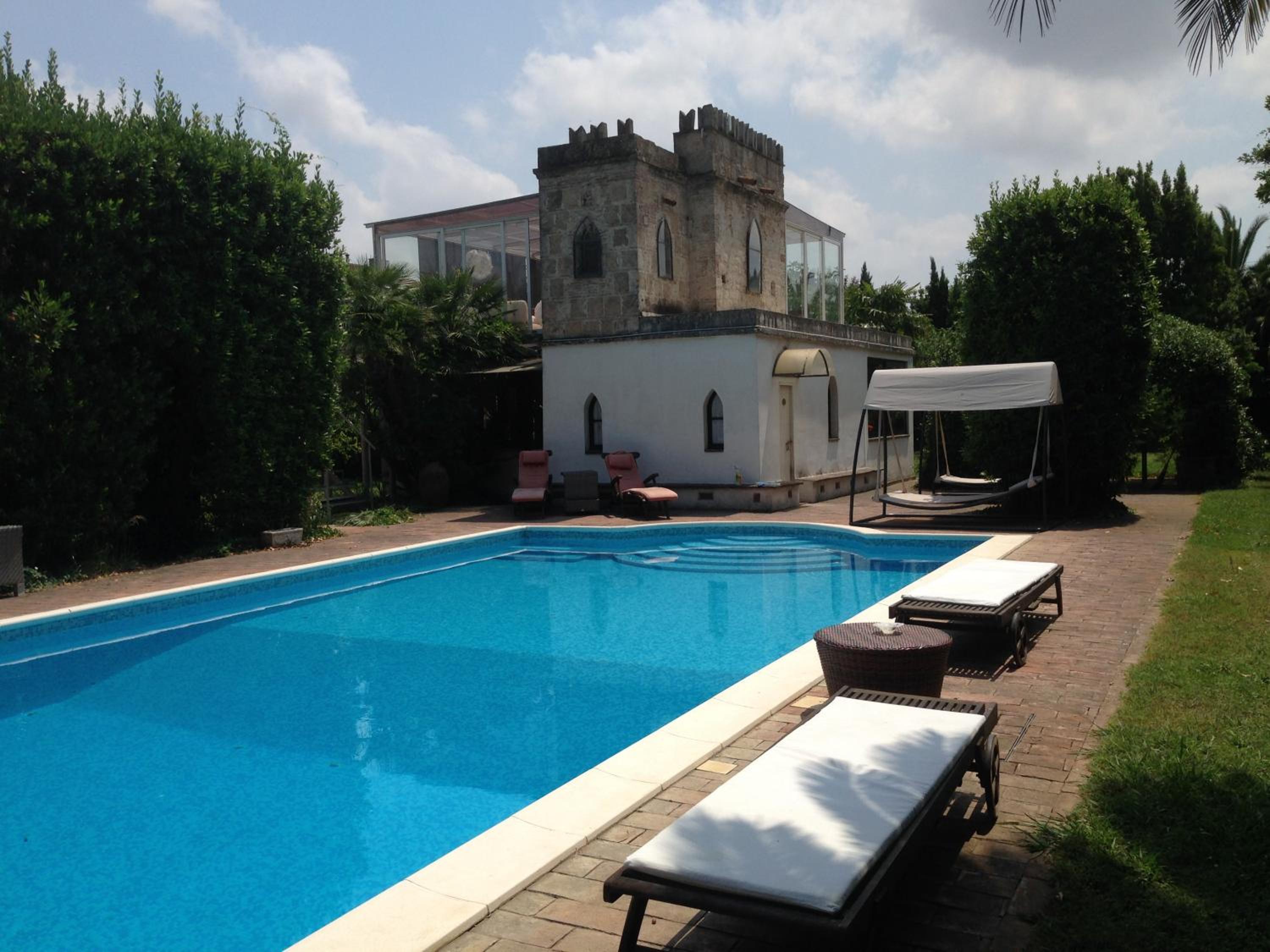 Villa Guelfi view 2