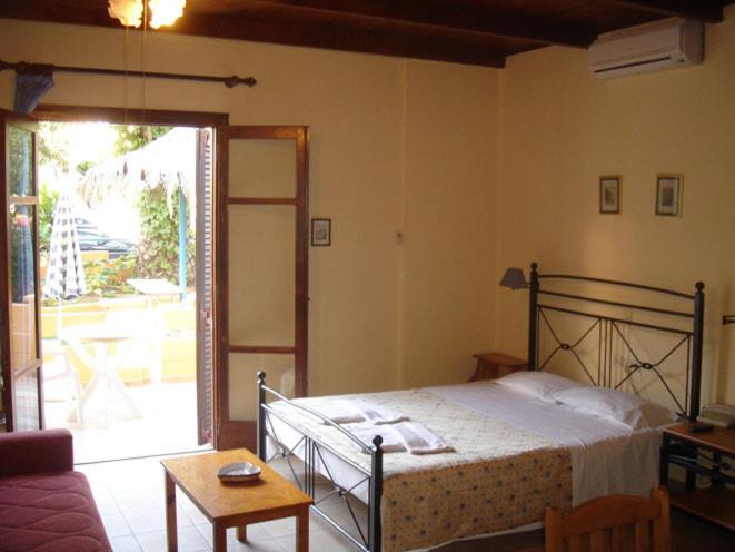 Alexandros Studios & Apartments