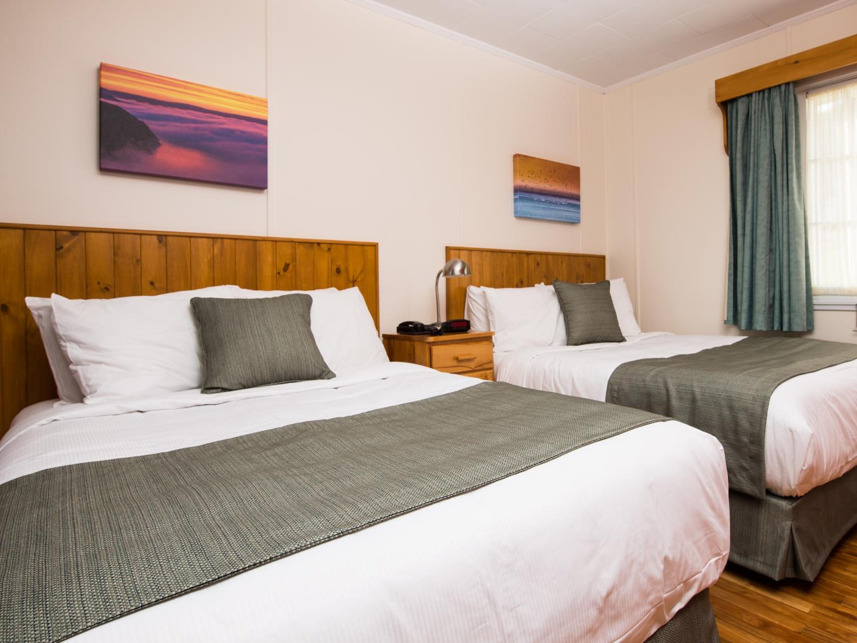 Au Pic de l'Aurore Motel-Chalets
