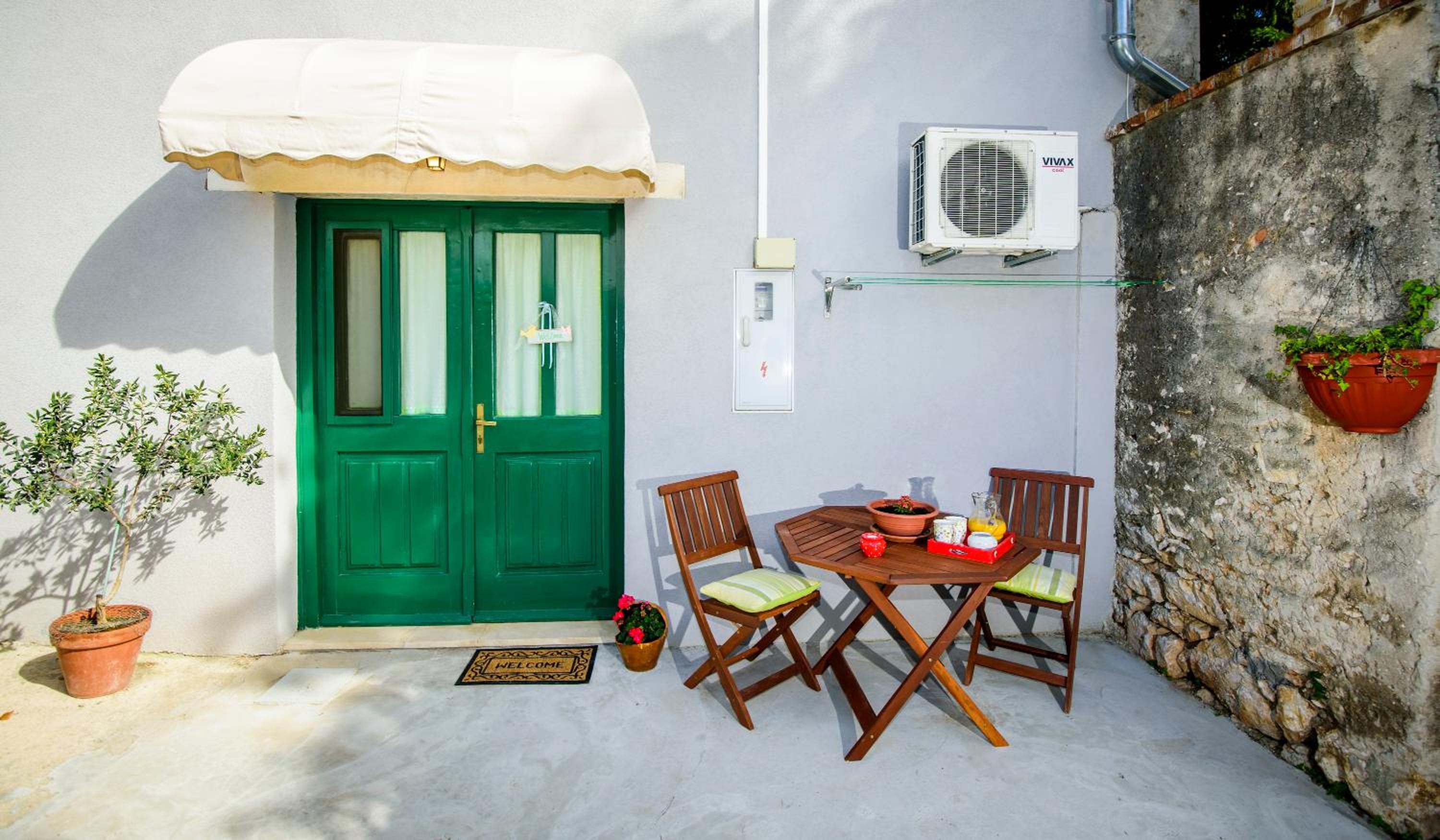 Rustica Apartments