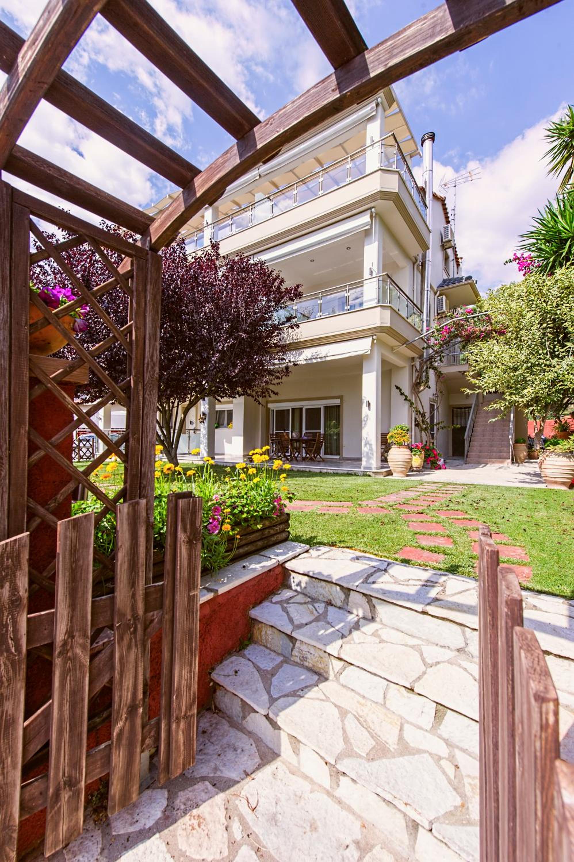 Rousis Studios