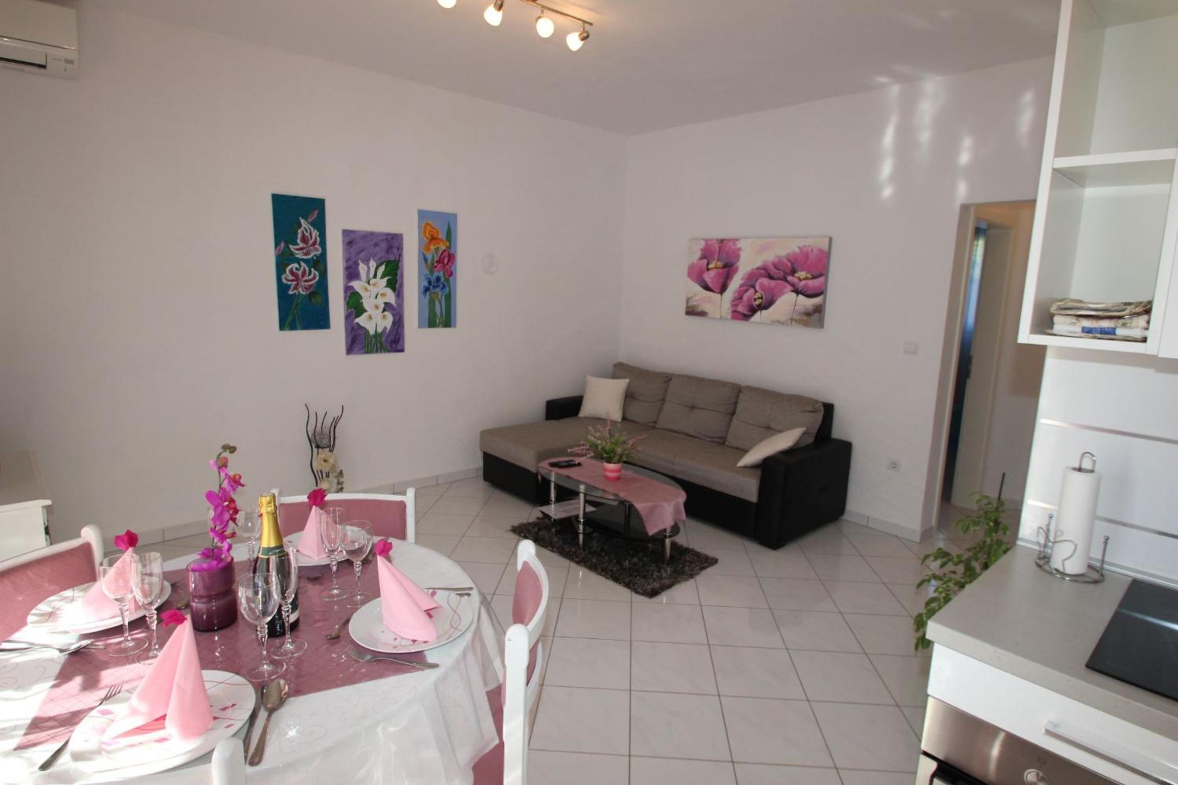 Apartments Ernesta view 4