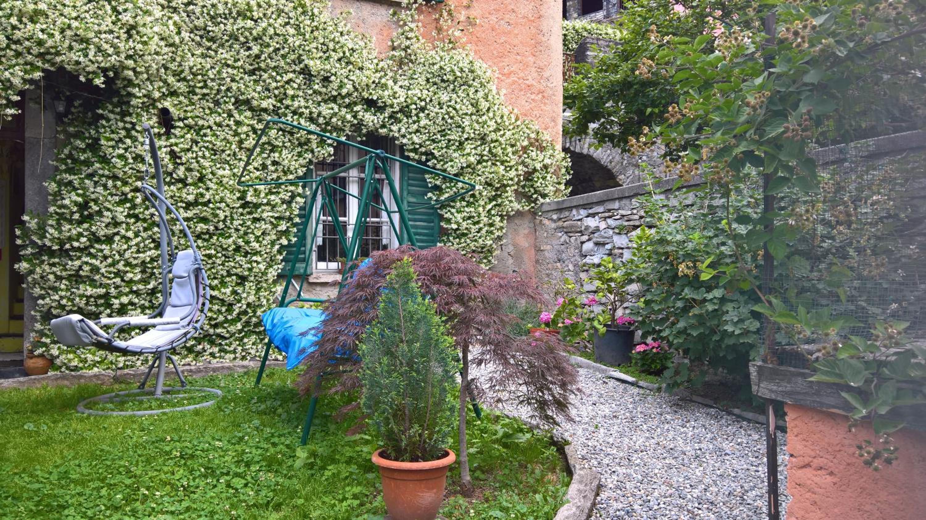 B&B 