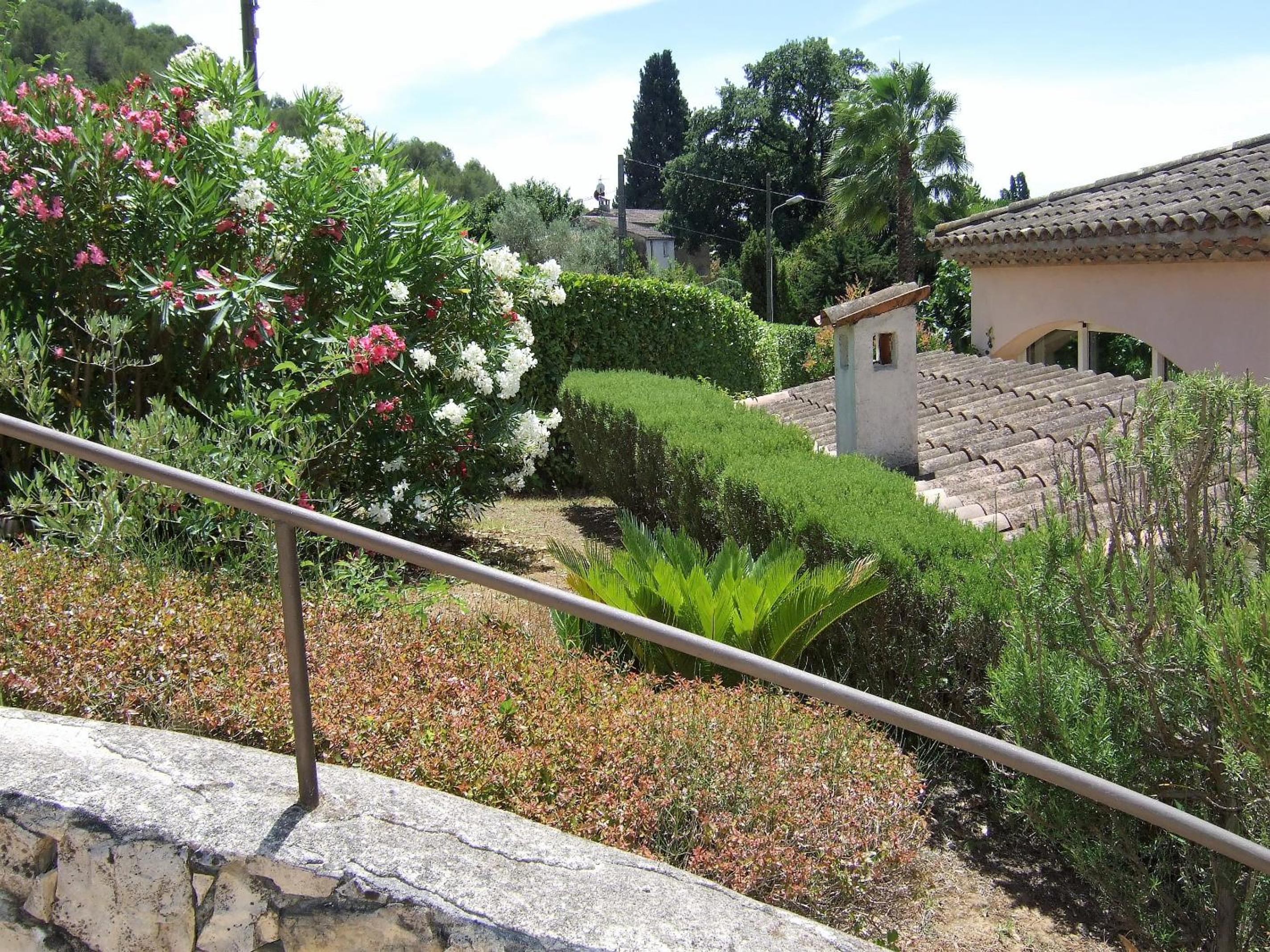 AU VALLON ROUGE (Studio) view 5