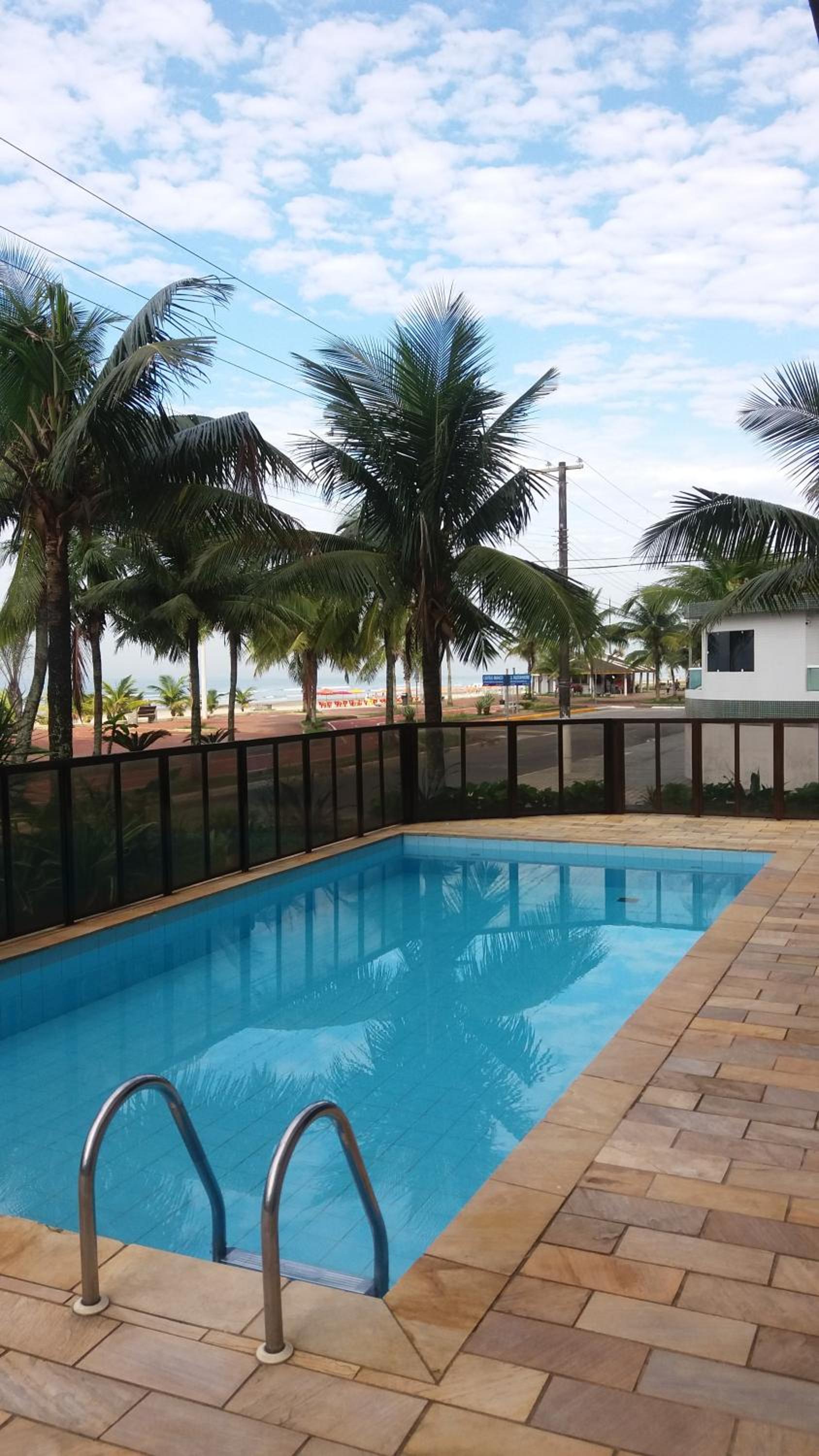 Apartamento na avenida da praia view 2