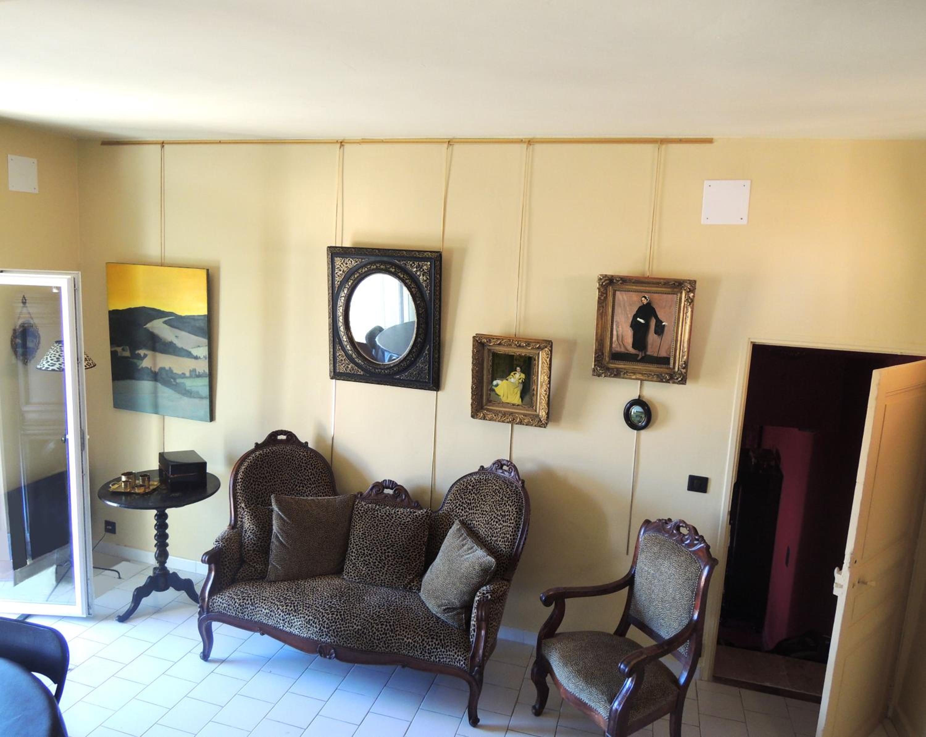 La Dame Au Balcon view 3