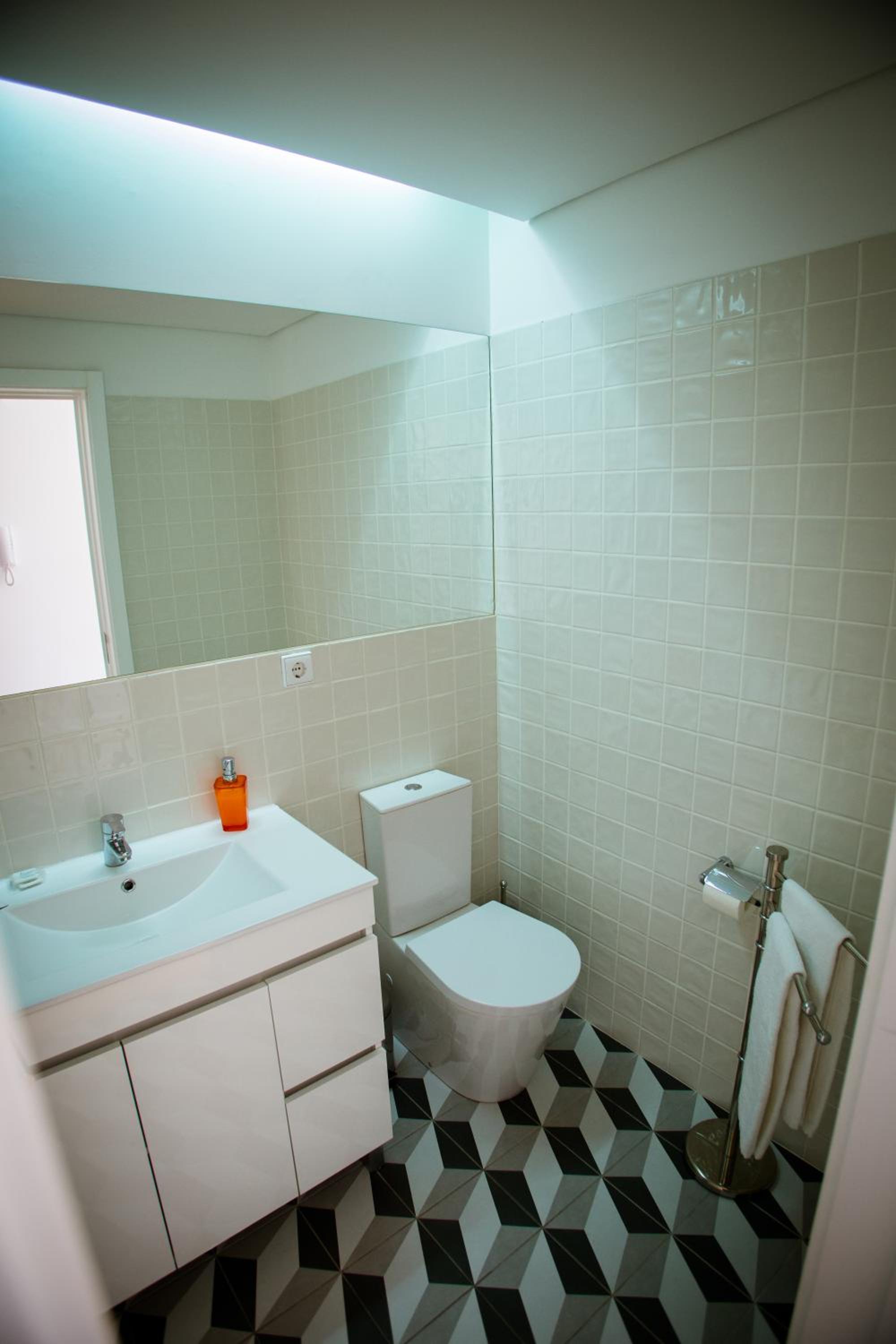 Smooth Oporto Apartment by Porto City Hosts
