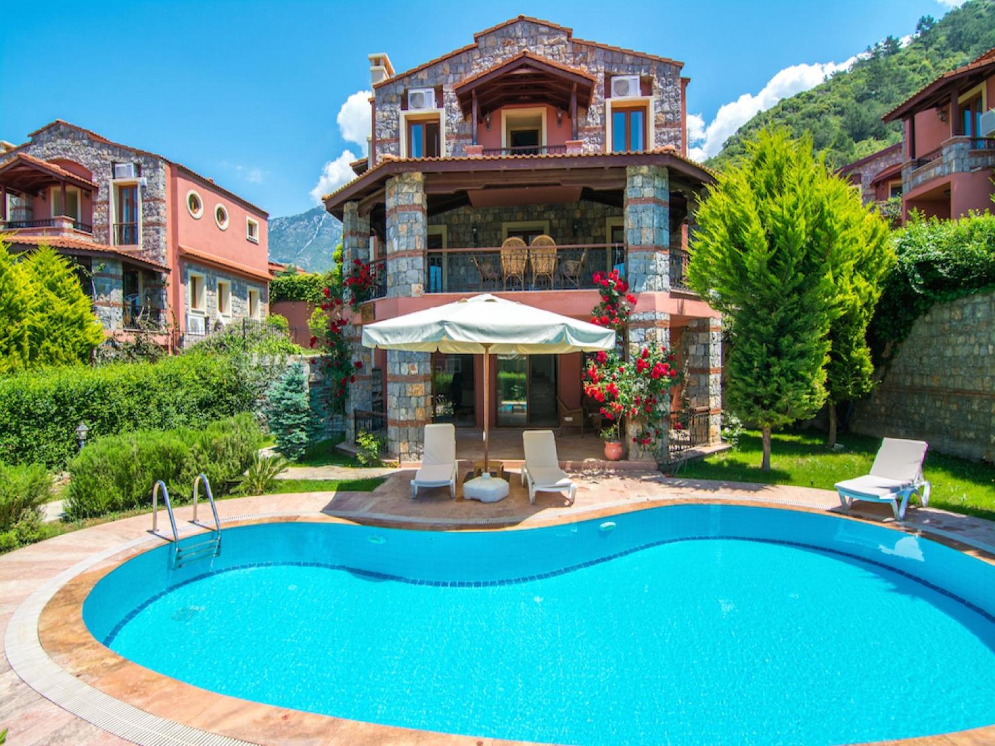 Villa Aka
