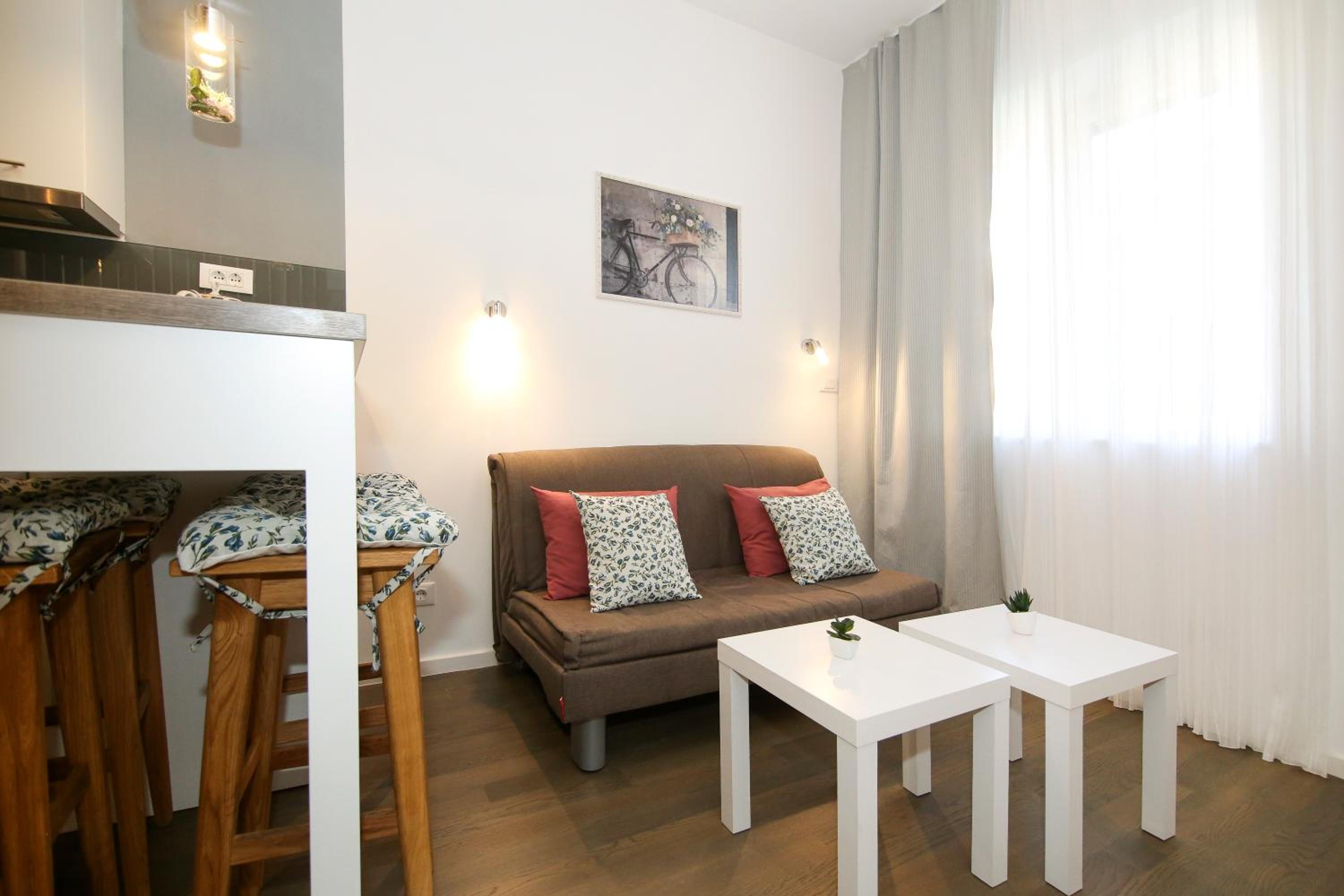 Anna Apartments