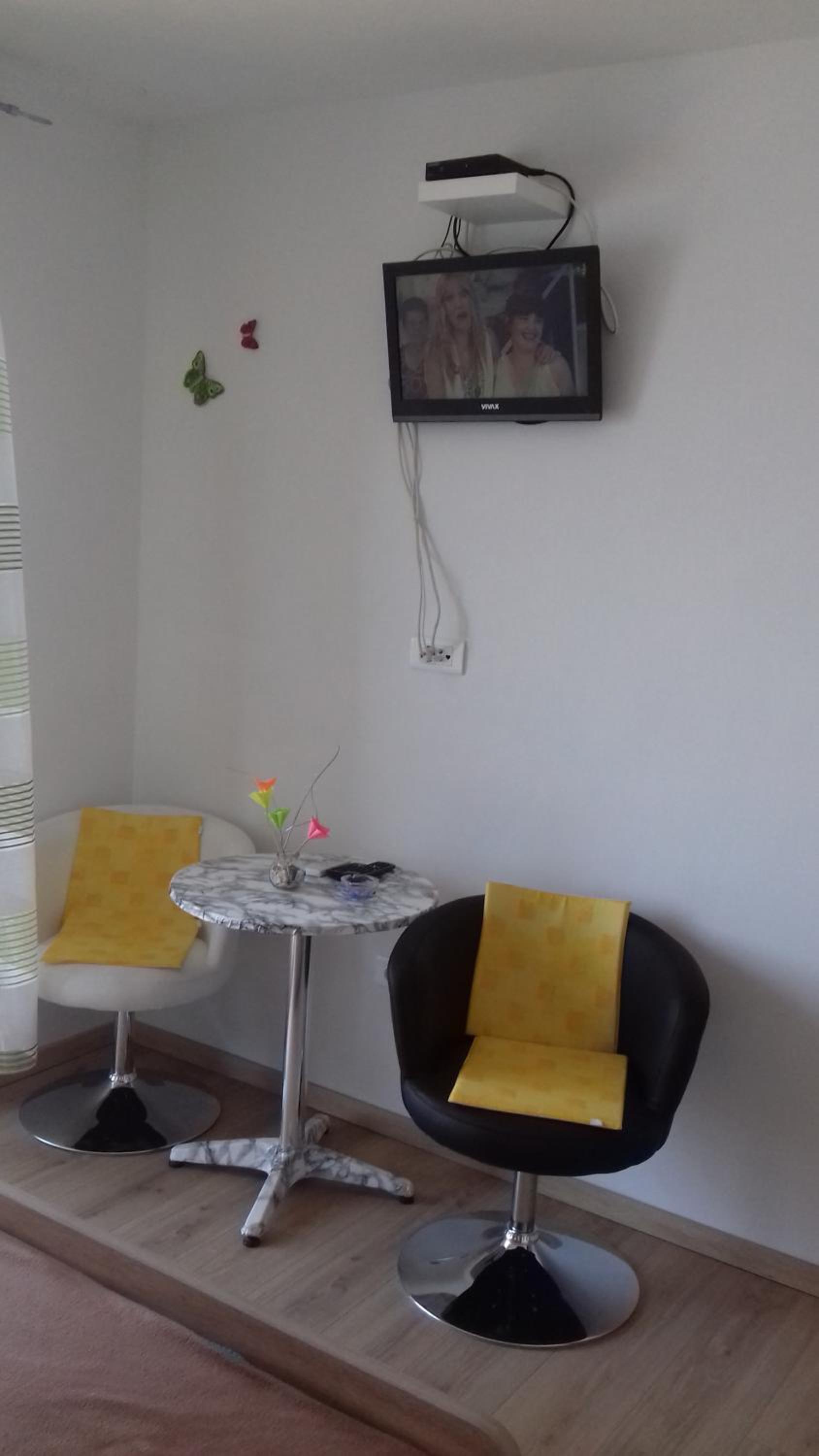 Photo 10
