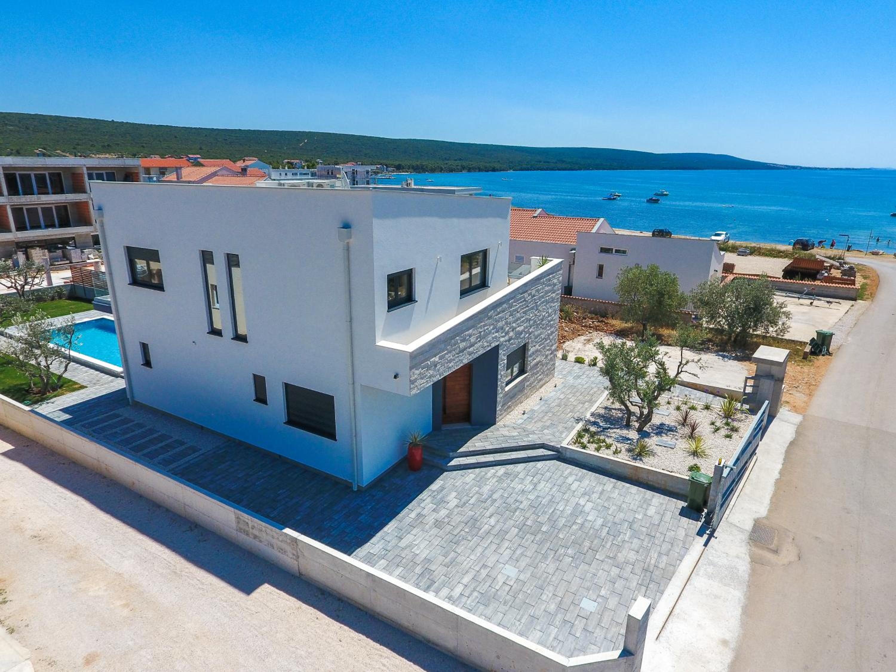 Villa Olea with heated pool and jacuzzi view 4