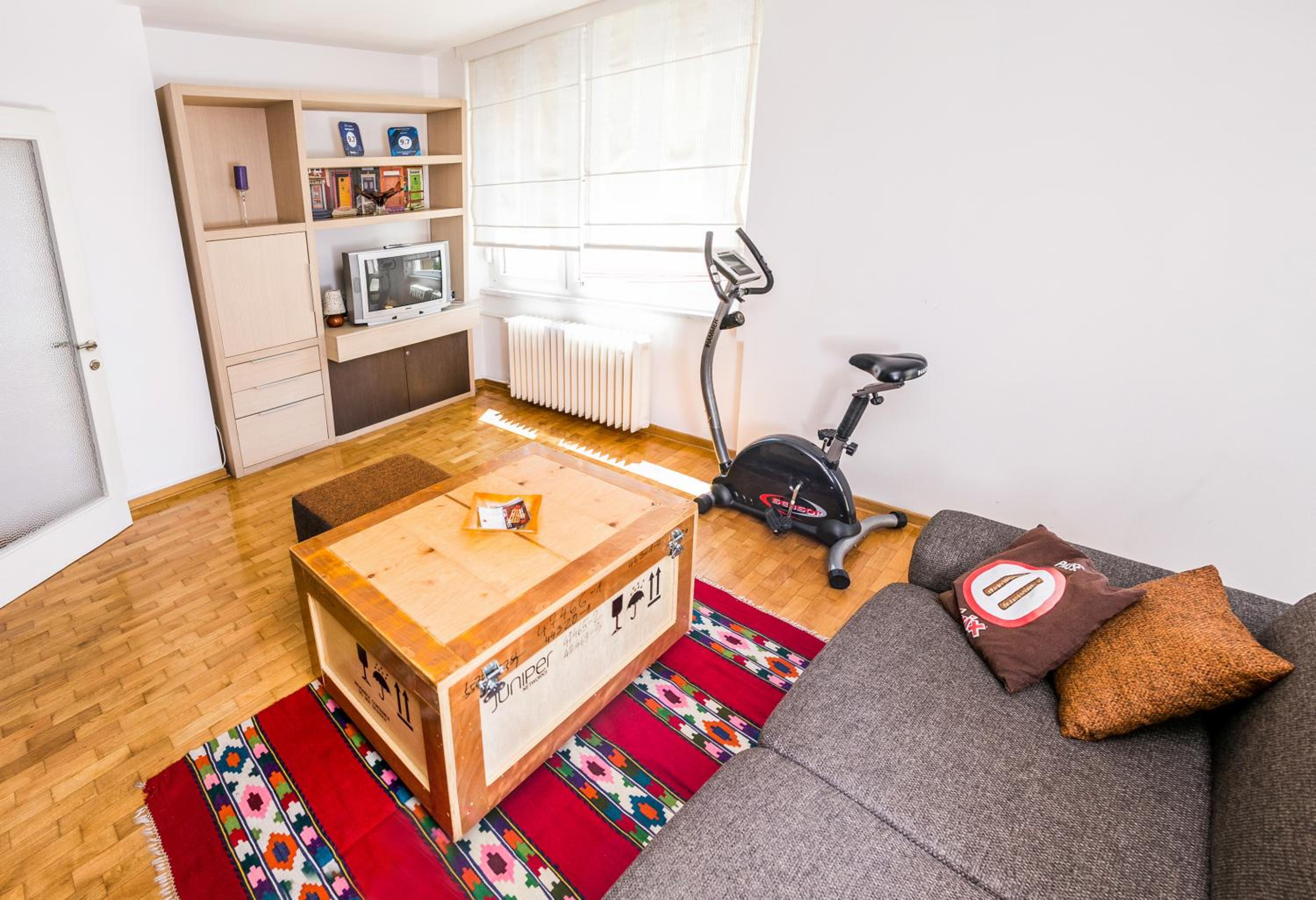 Apartment 33
