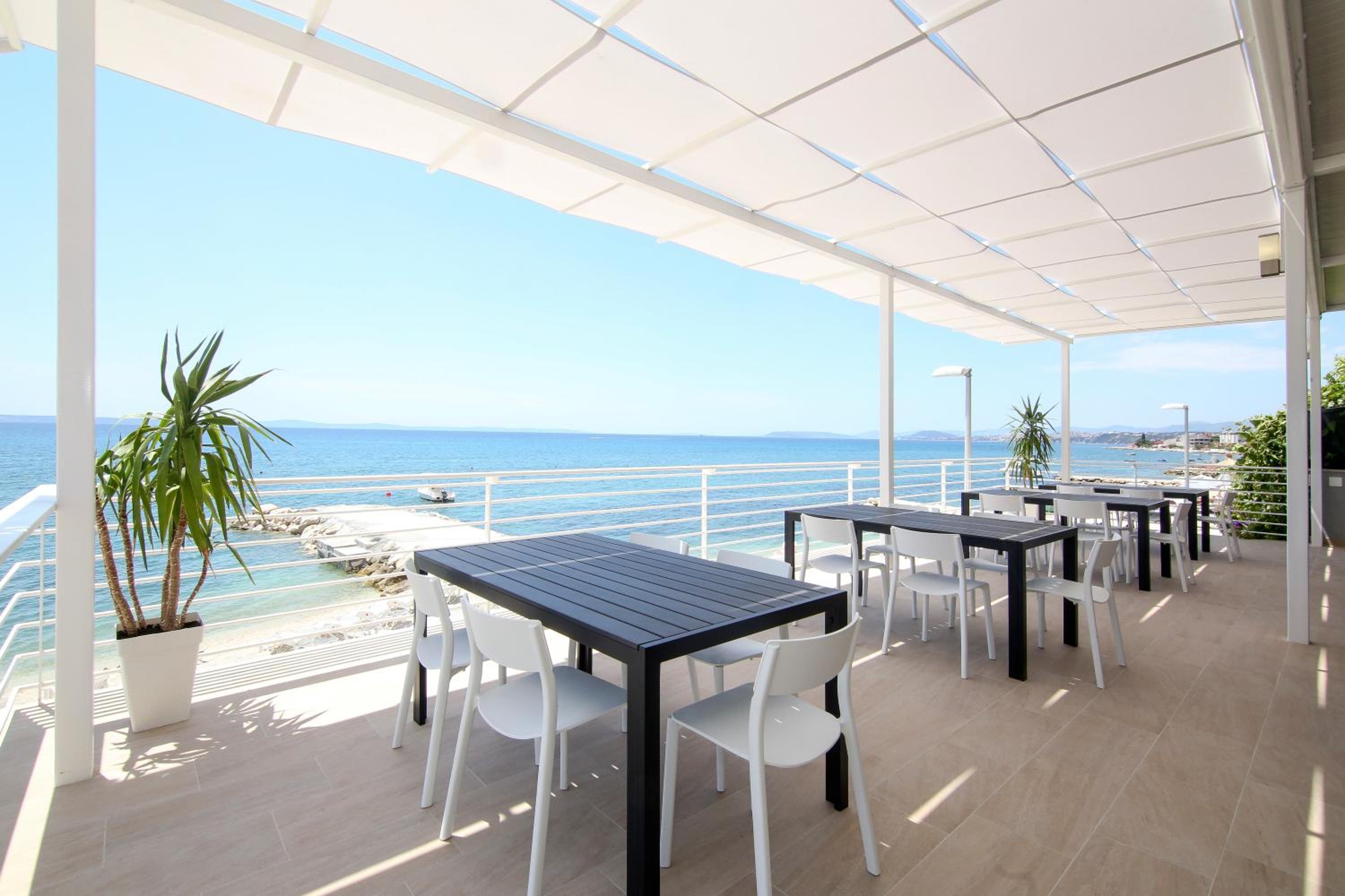 Beach Rooms Split view 4