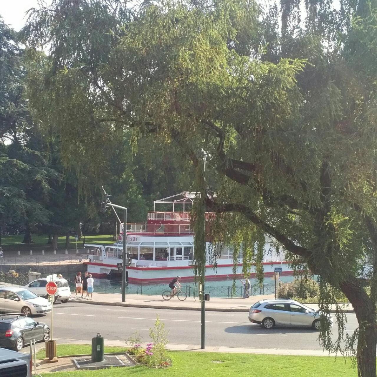 Le Reflet du Lac