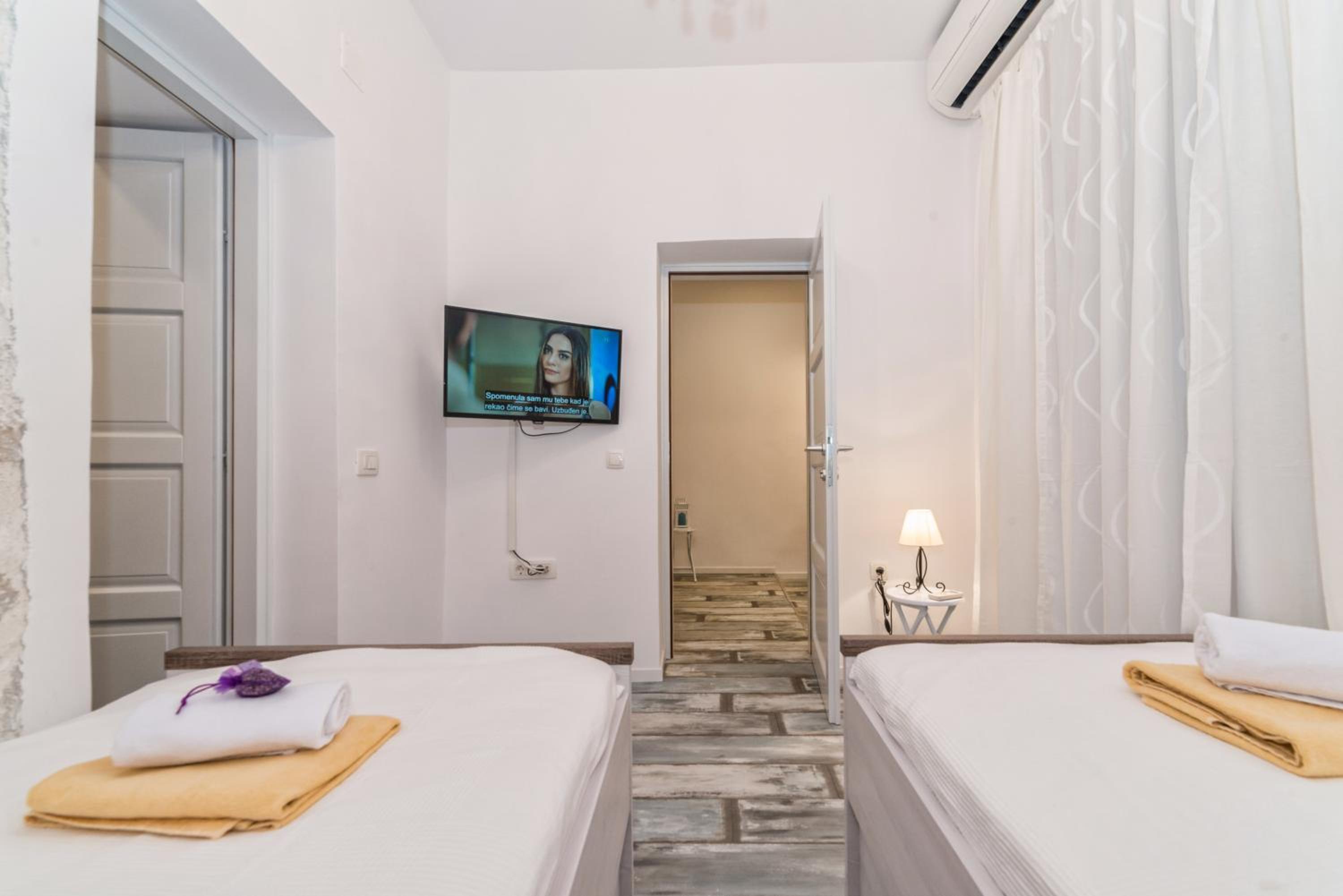 Lanterna Rooms & Apartment — photo 41