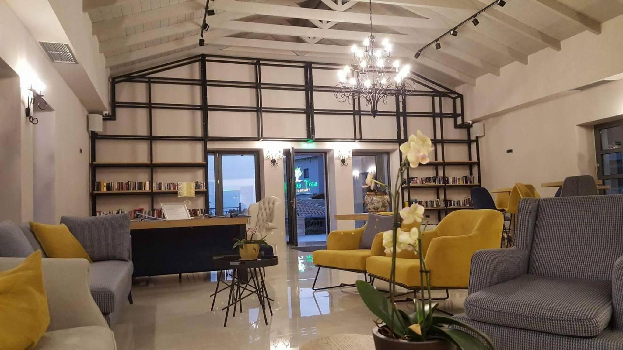 Lobby & Reception
