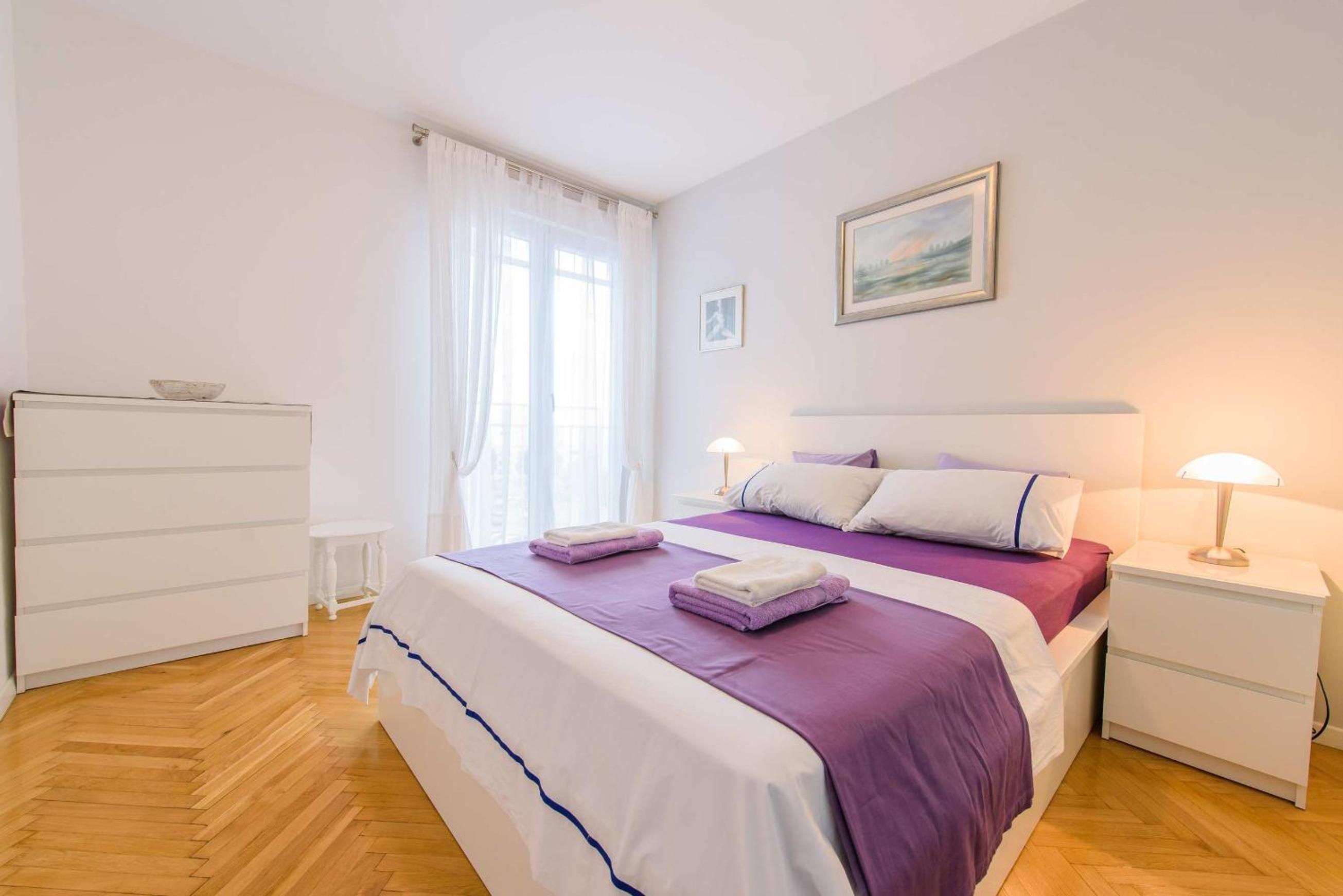 Comfortable and Stylish Apartment view 4