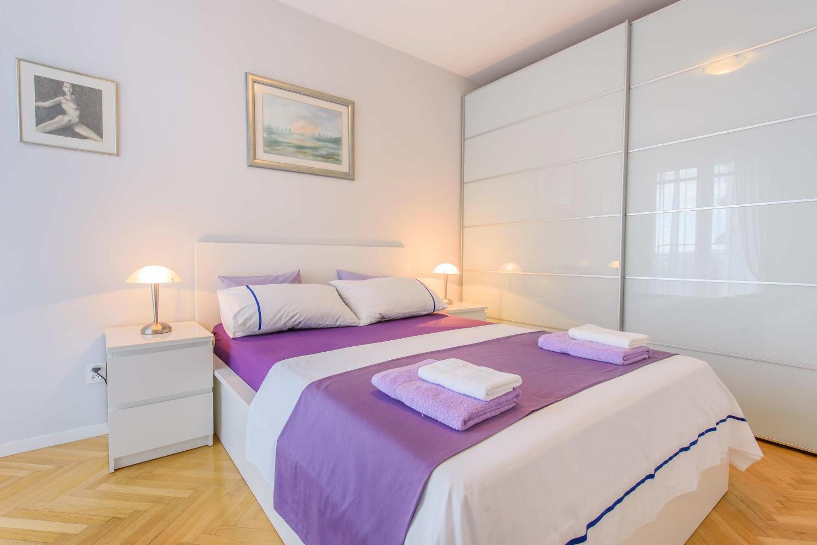 Comfortable and Stylish Apartment view 3