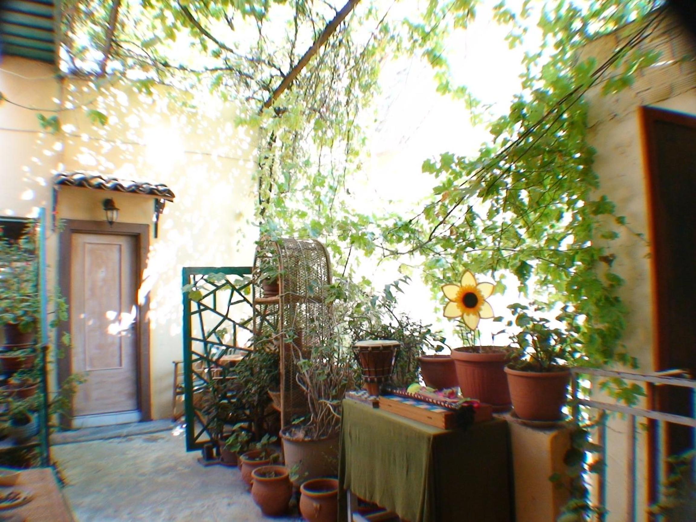 Earini Rooms And Apartments