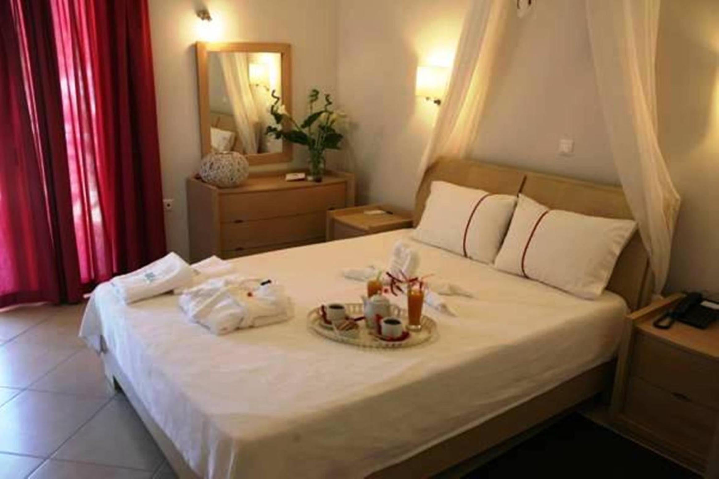 Thea Hotel - Studios & Suites