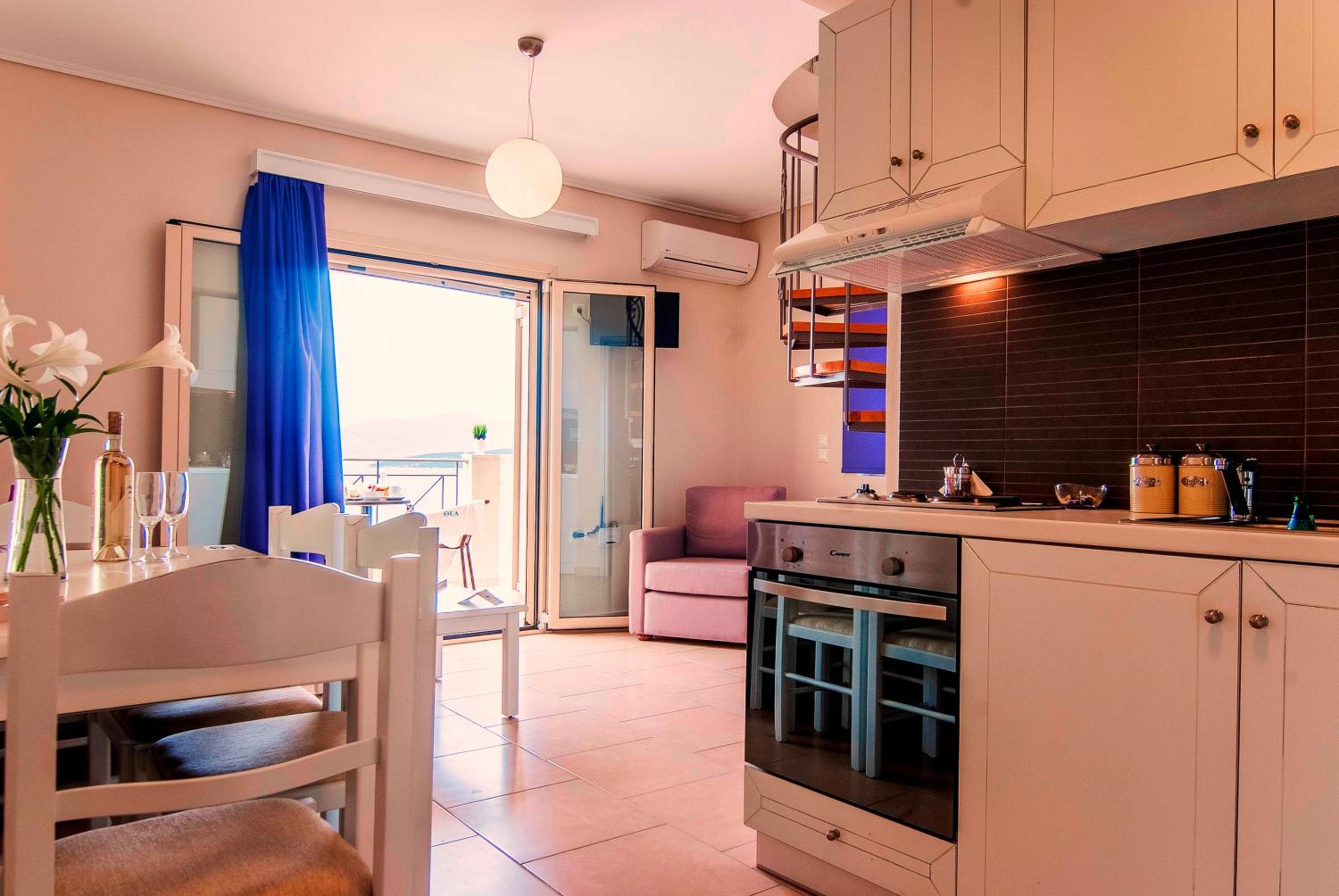 Thea Hotel - Studios & Suites