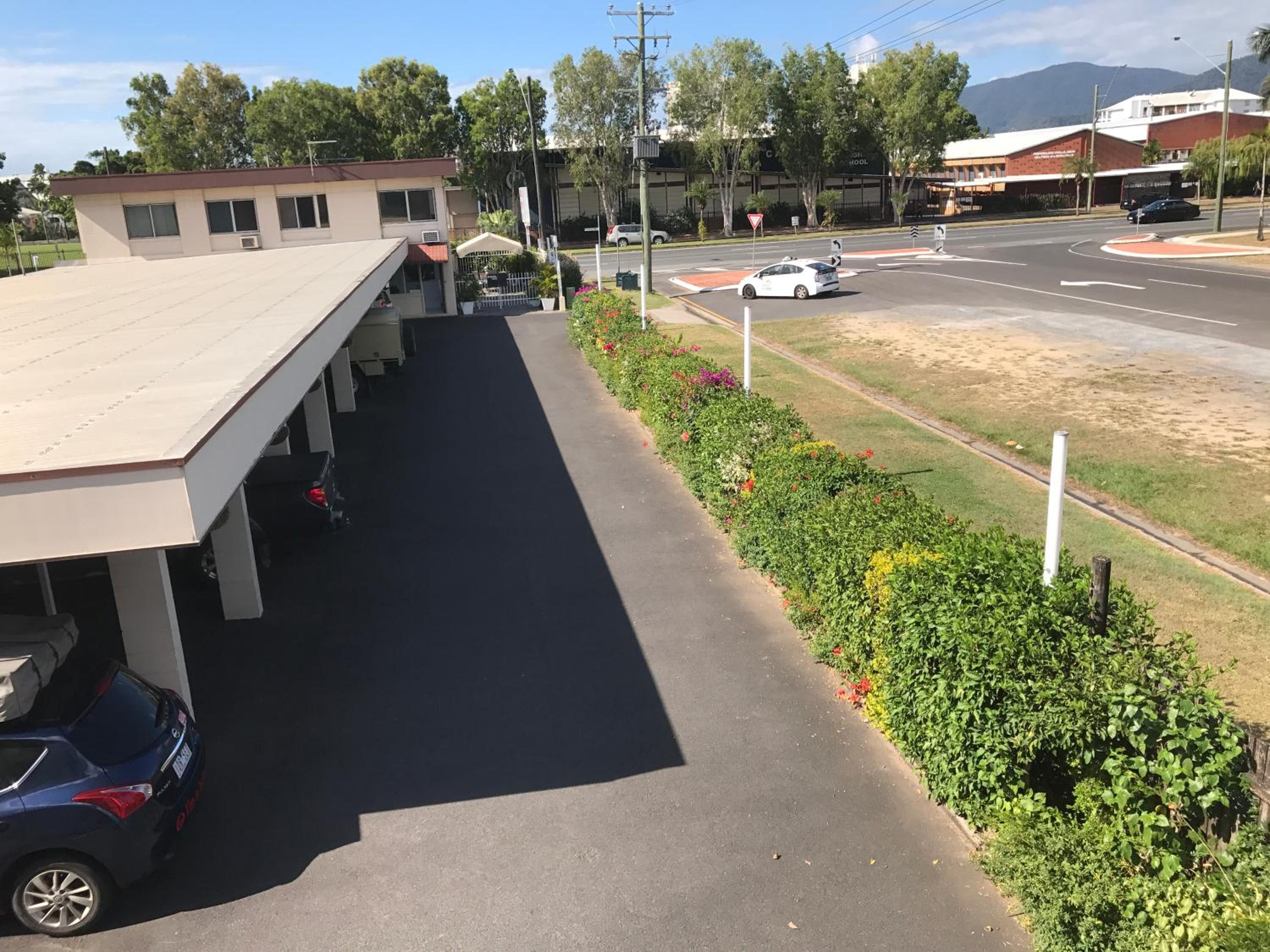 Cairns Motor Inn view 5