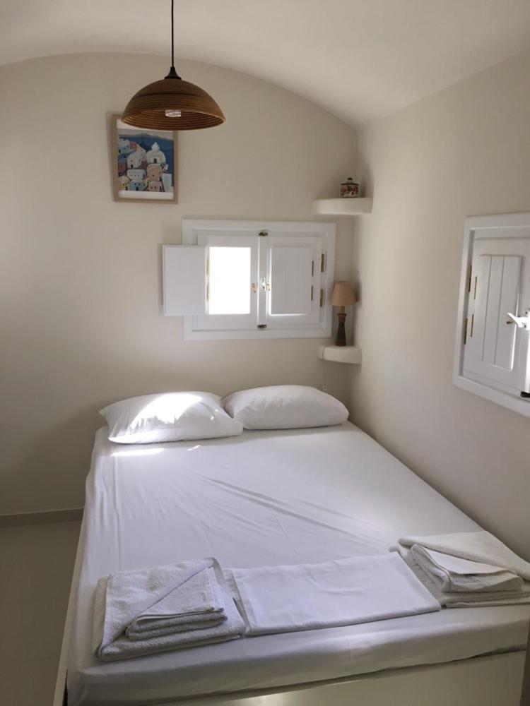Cosy studio in Santorini view 5