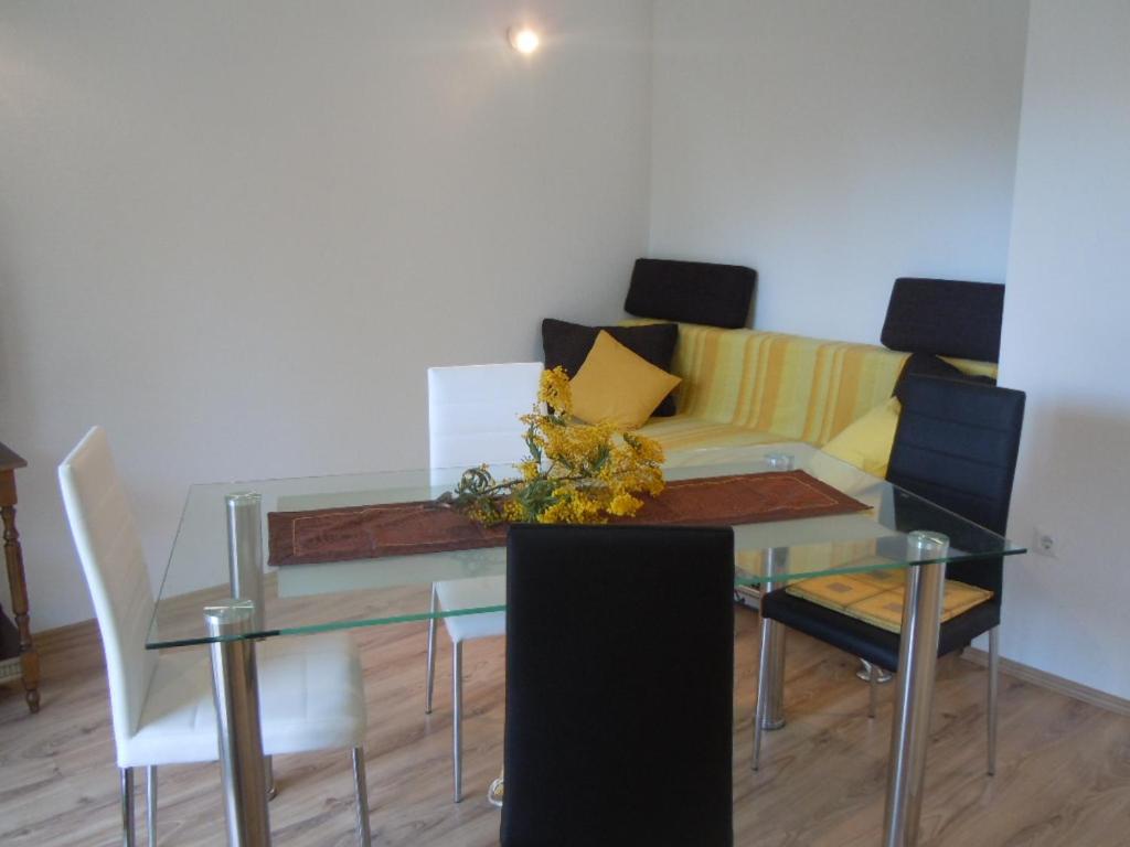 Apartments Tri sestrice