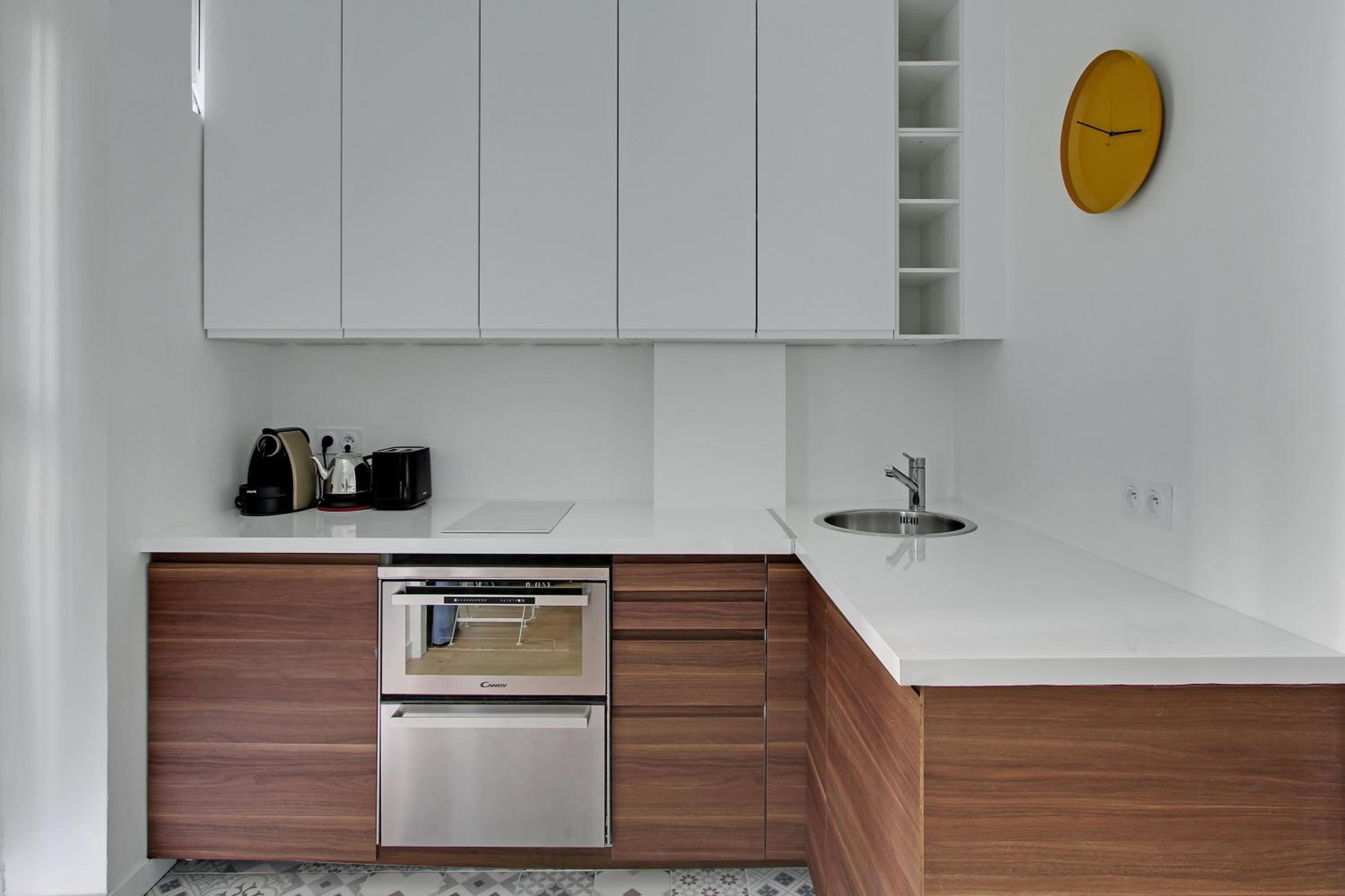 Pick a Flat's Apartment in Montmartre - Rue des Martyrs studio