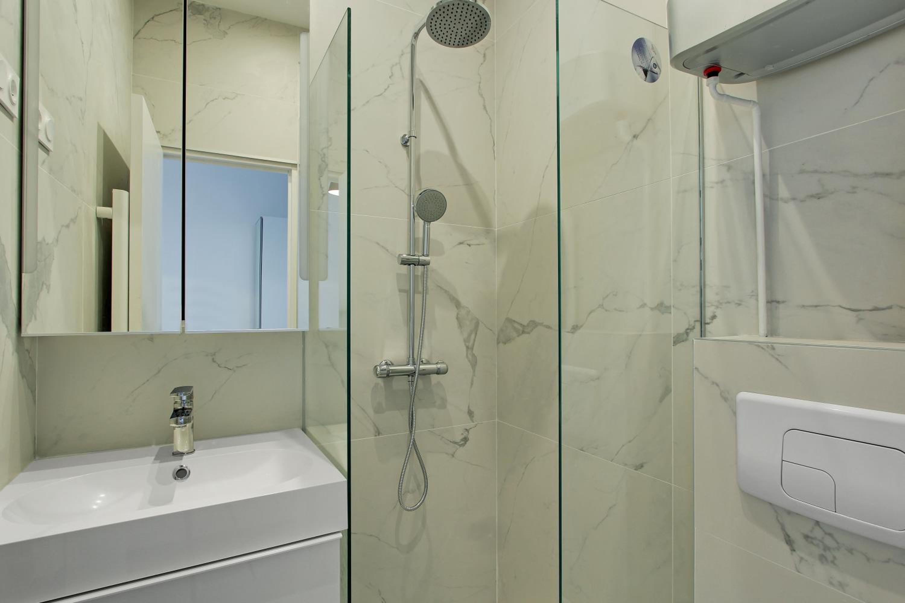 Pick a Flat's Apartment in Montmartre - Rue des Martyrs studio