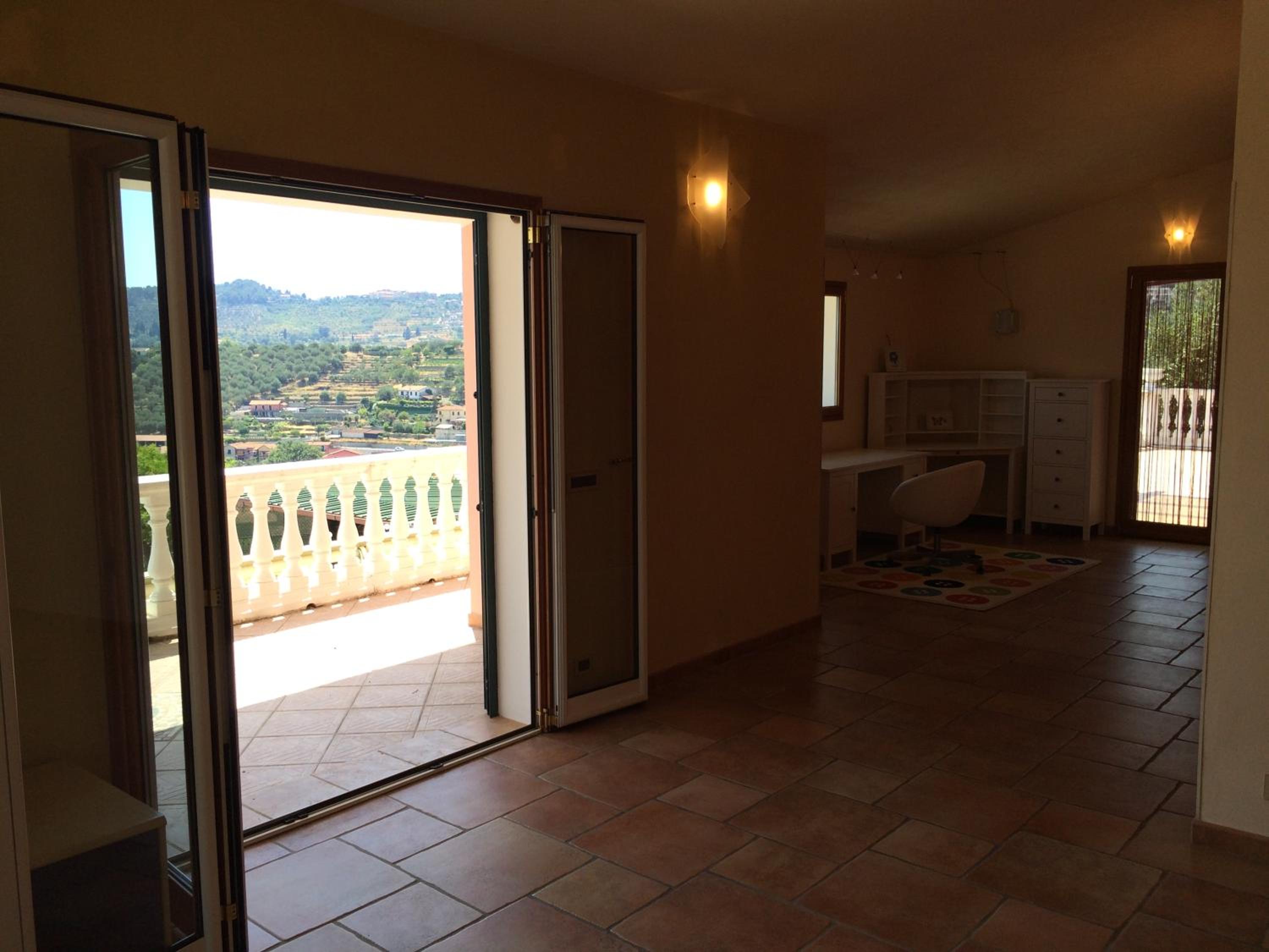 Villa con piscina a Imperia, Italy