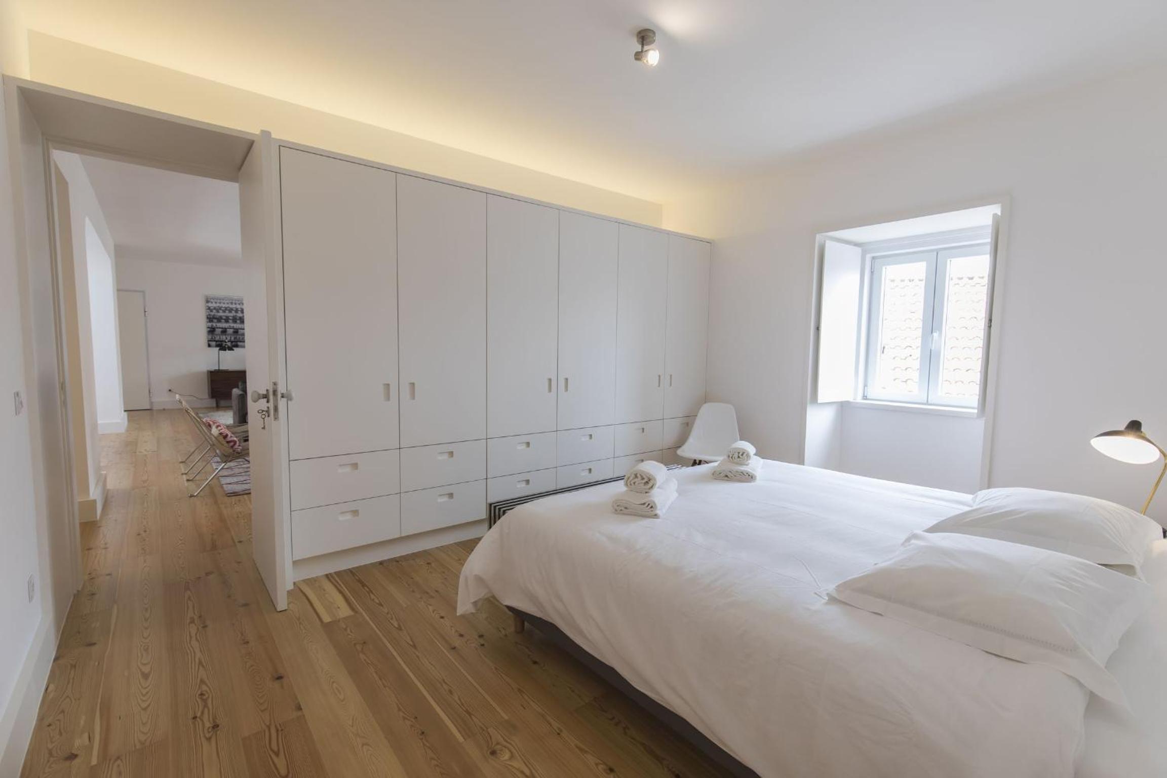 LovelyStay - Chic, Citrus Home - Private Garden