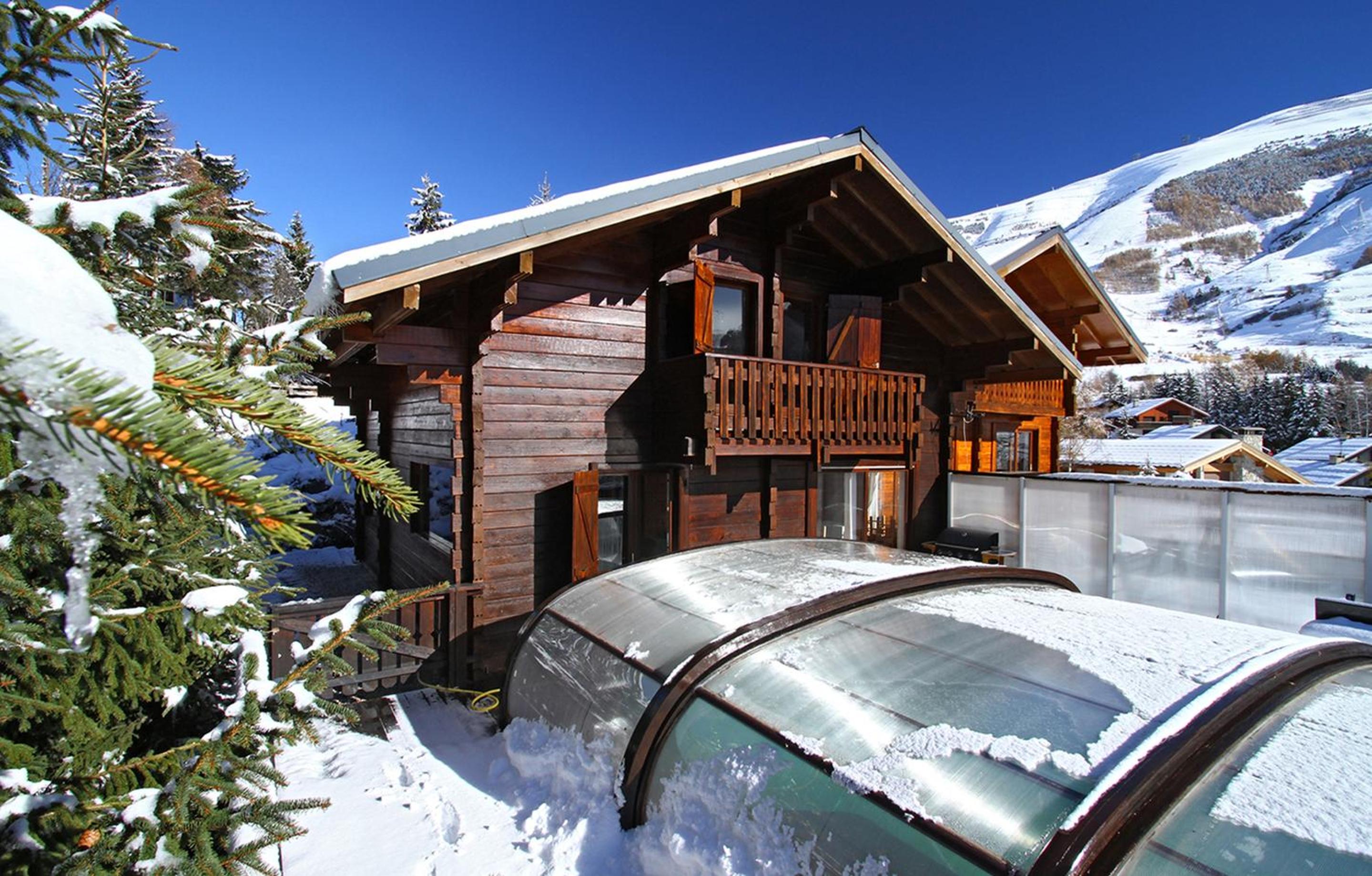 Odalys Chalet Le Ponton view 3