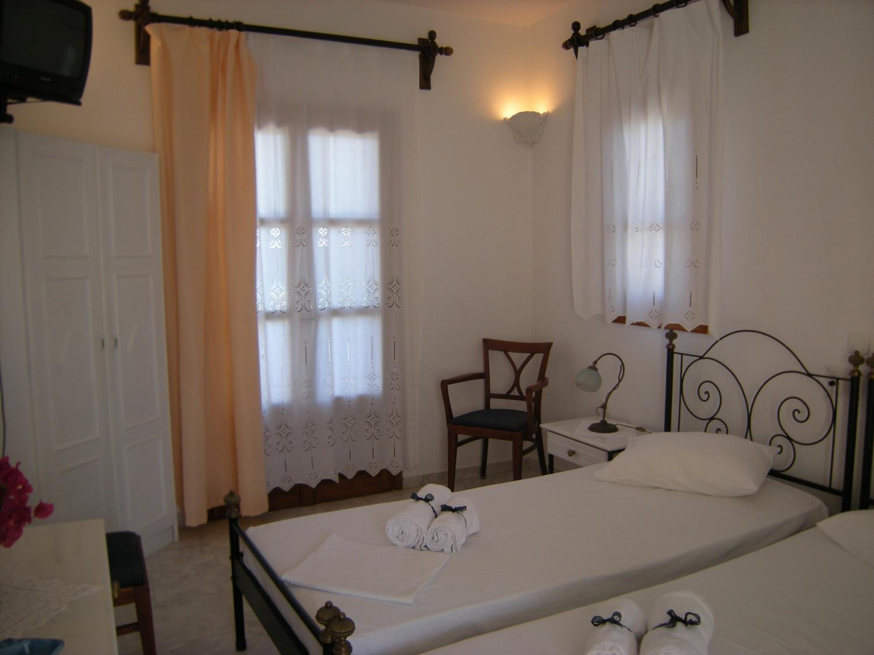 Roussos Beach Hotel