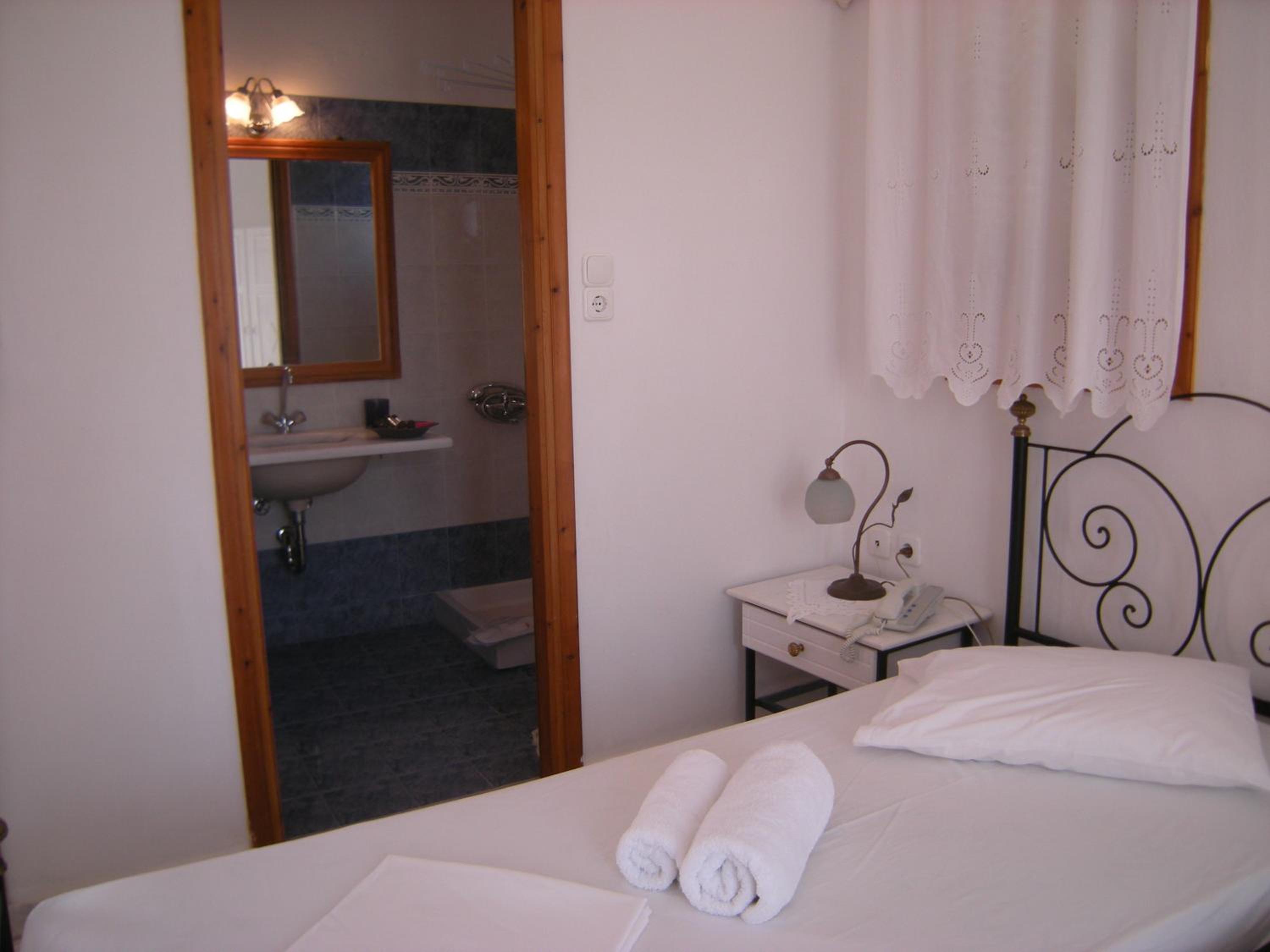 Roussos Beach Hotel
