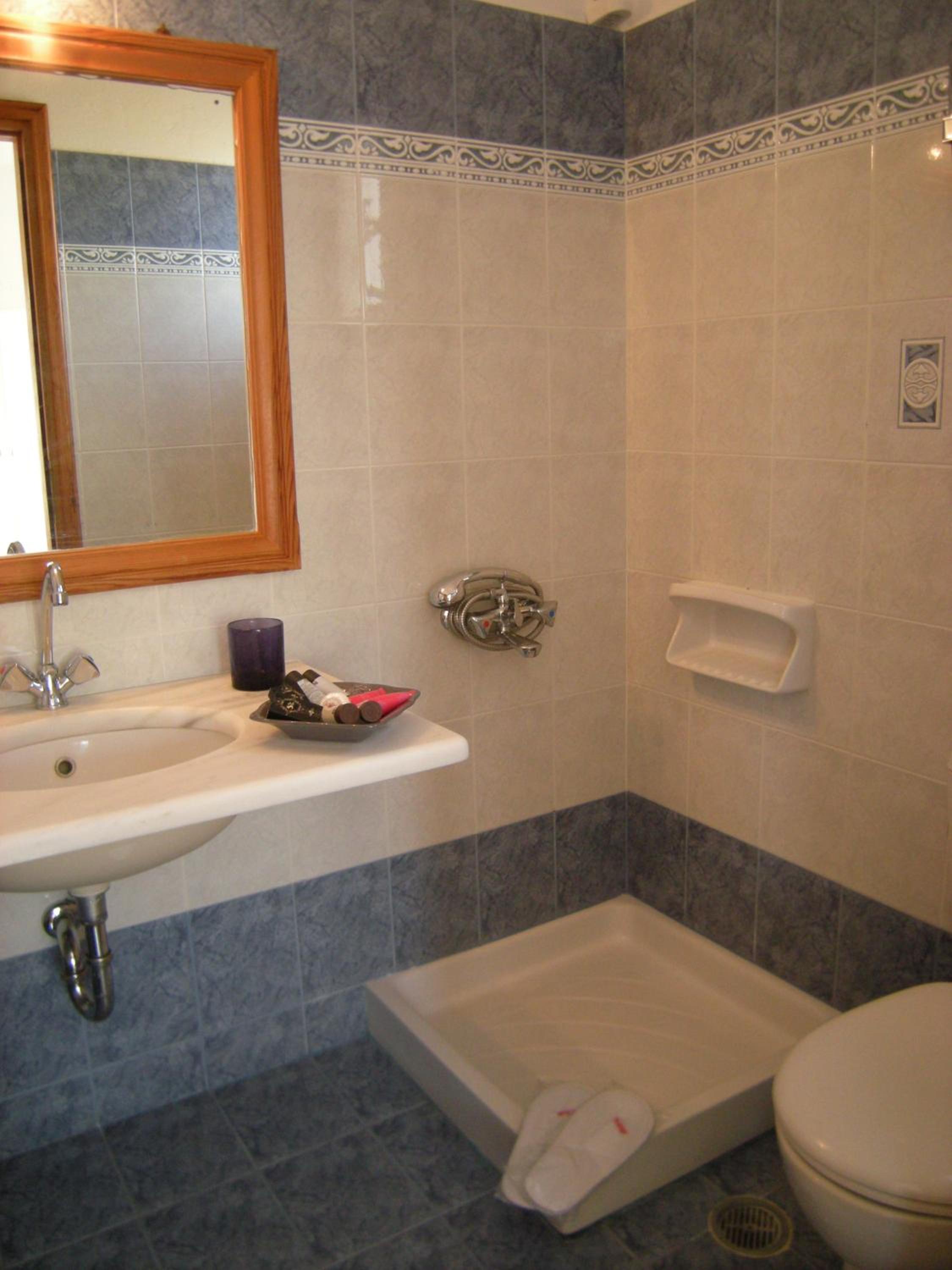 Roussos Beach Hotel