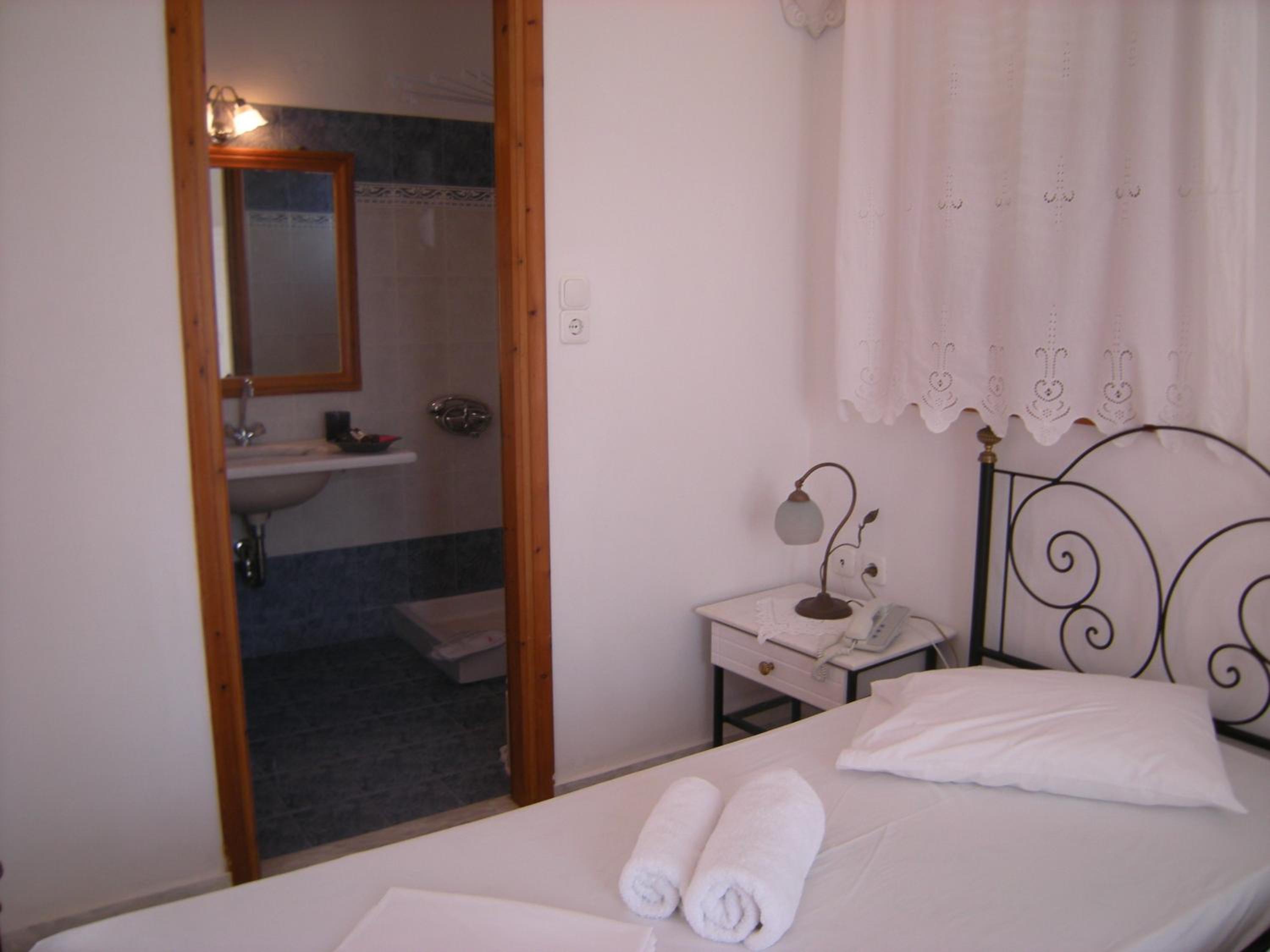 Roussos Beach Hotel