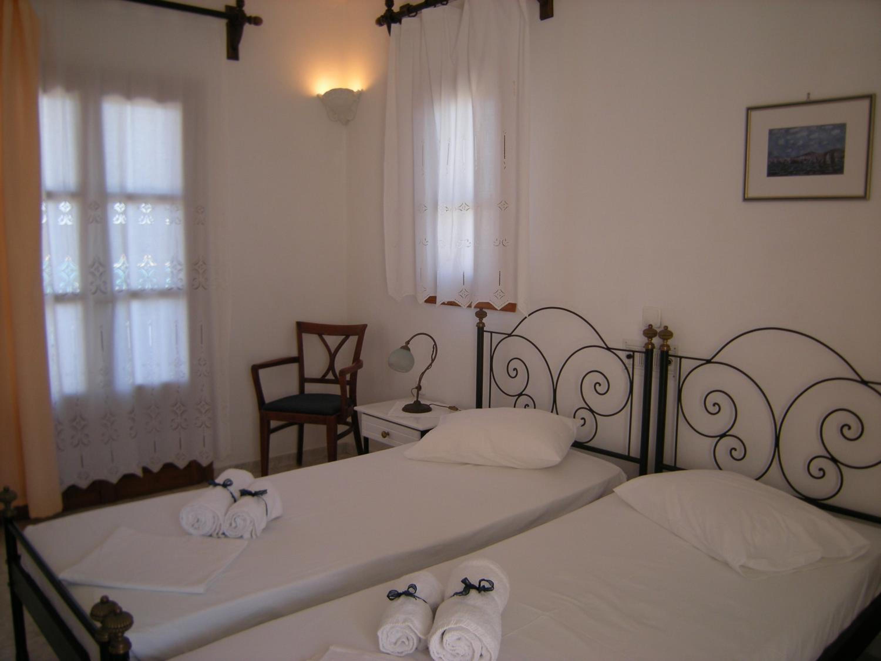 Roussos Beach Hotel