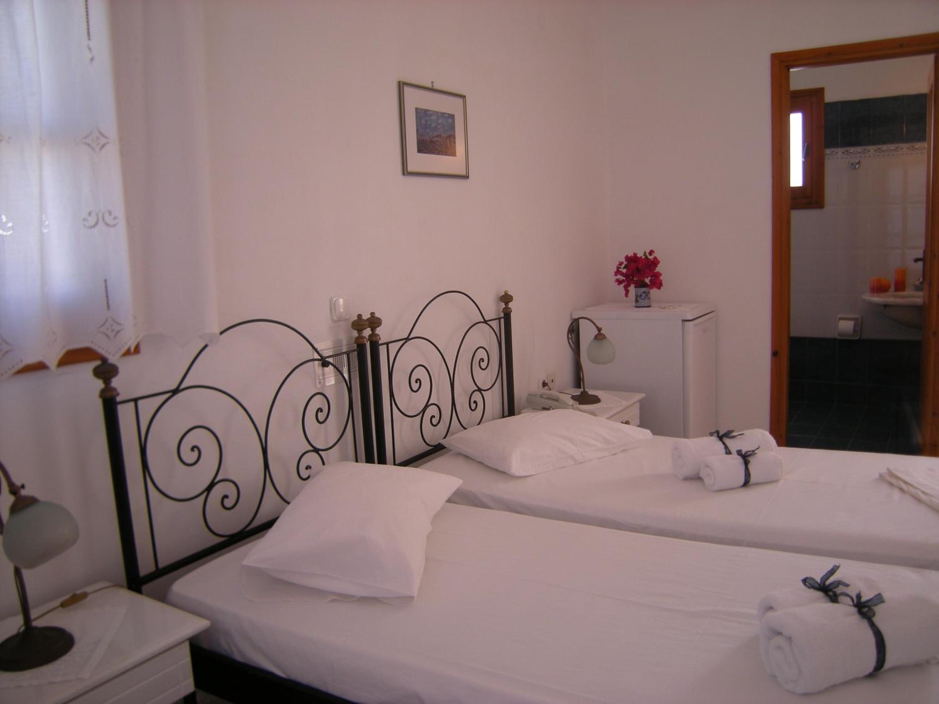Roussos Beach Hotel