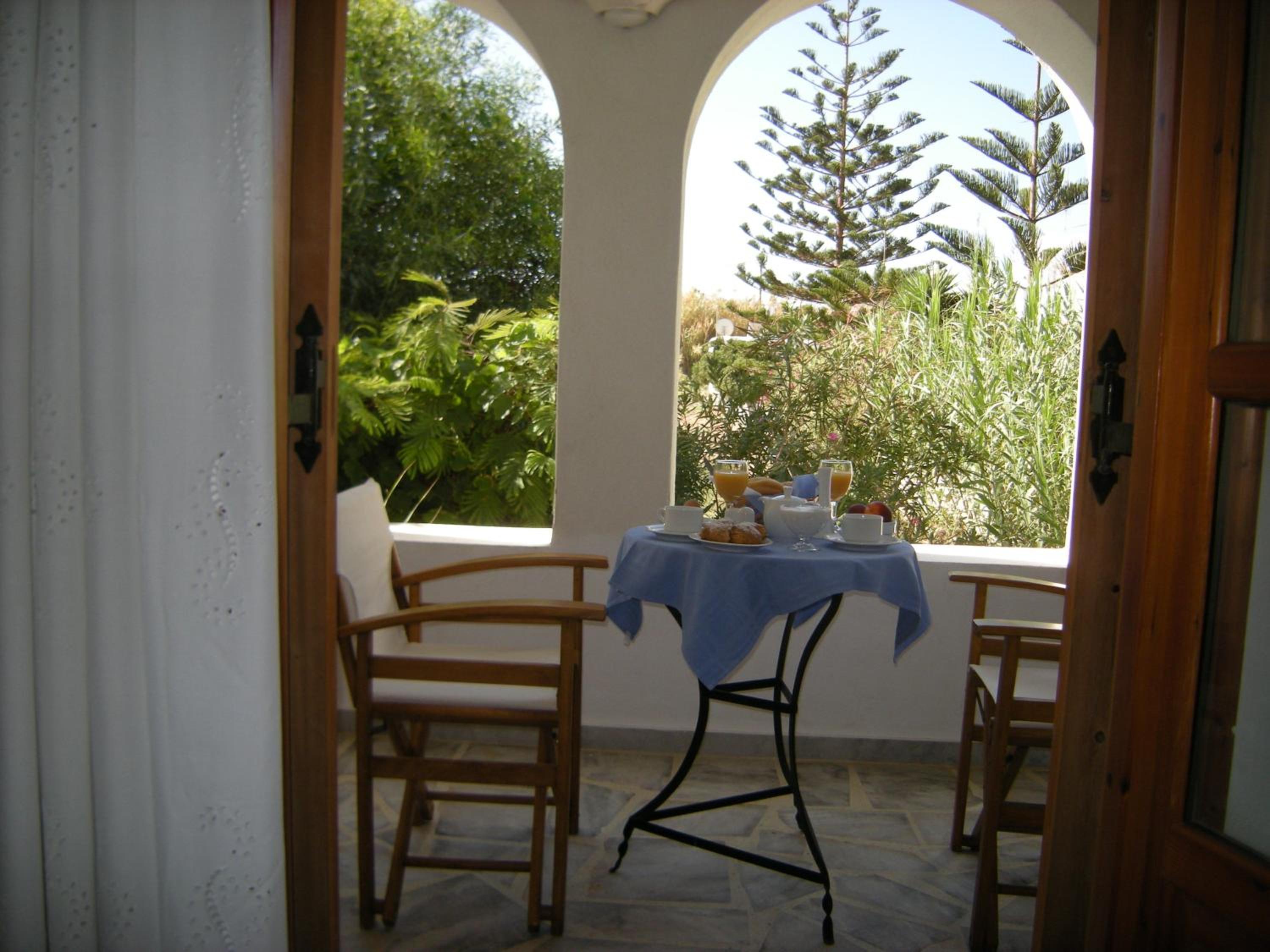 Roussos Beach Hotel
