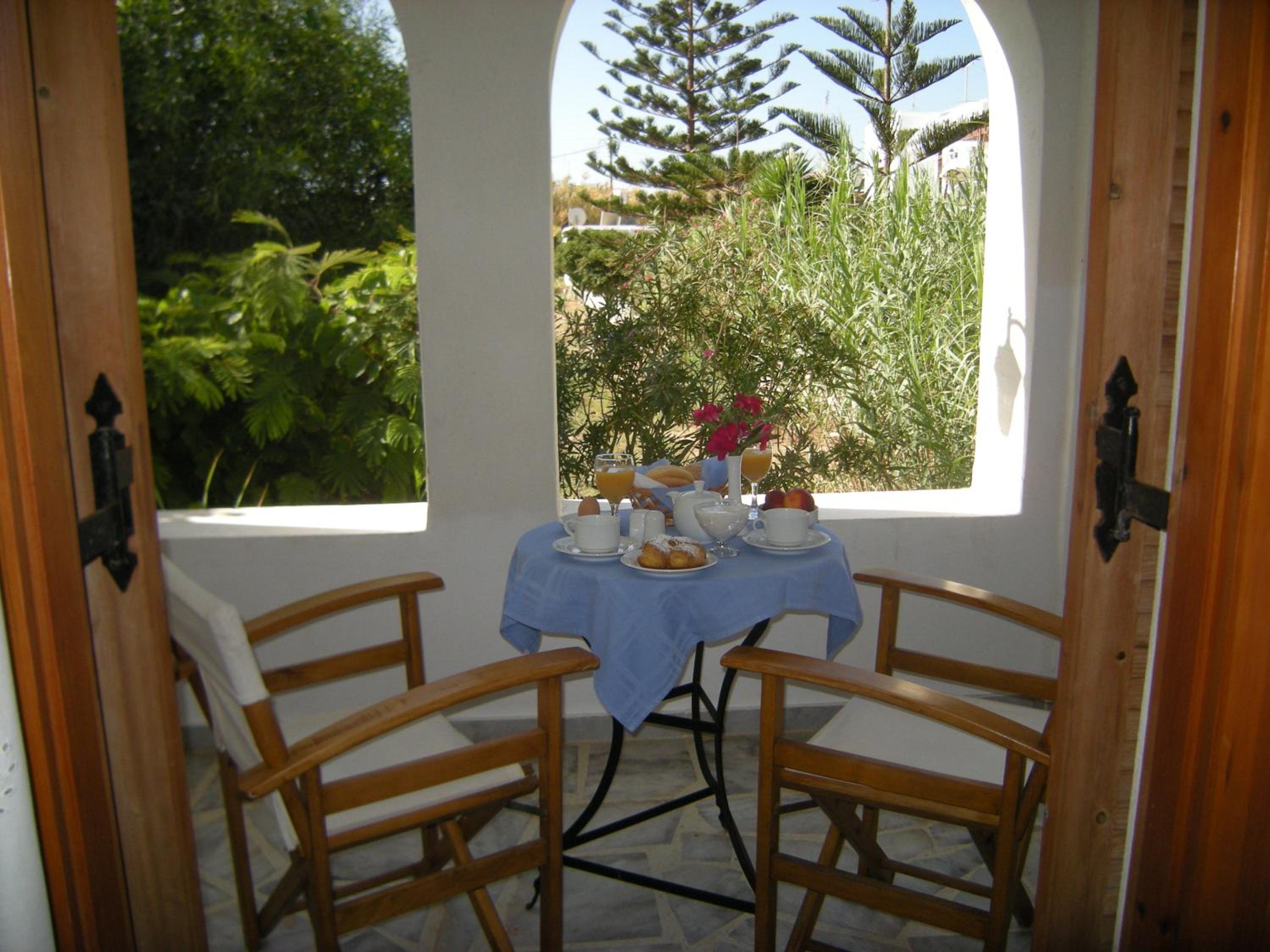 Roussos Beach Hotel