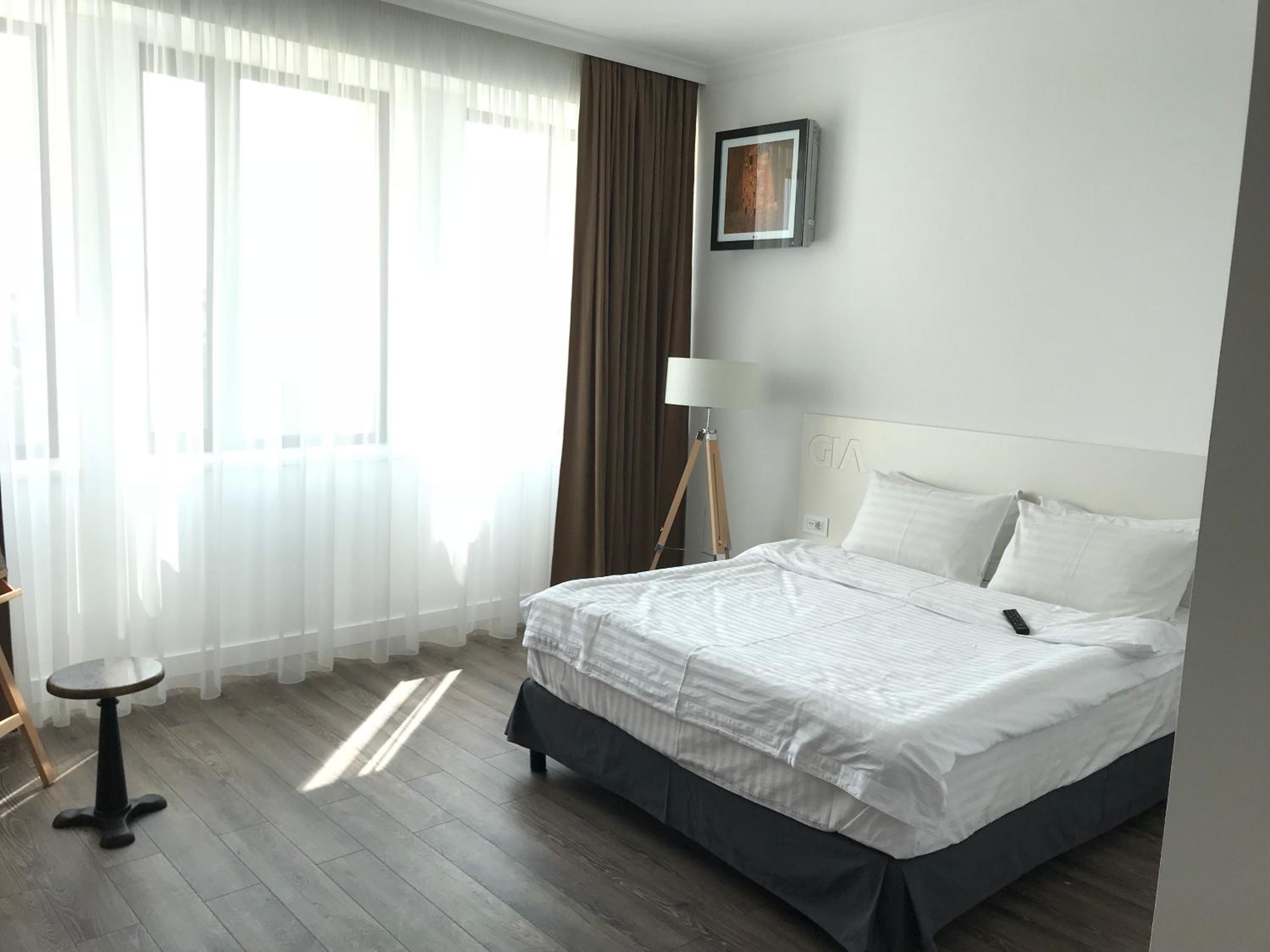 GIA Suites