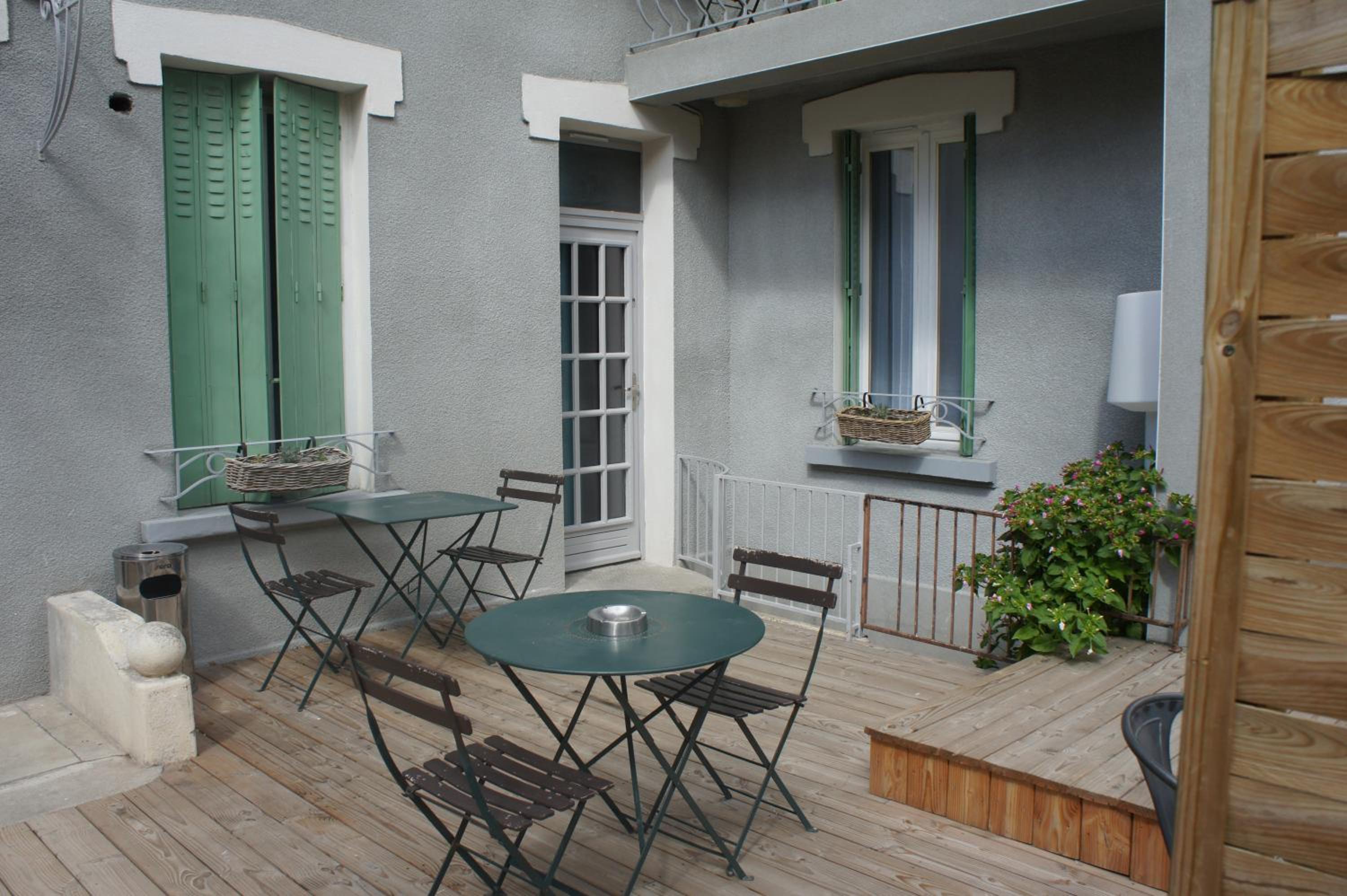 balcony